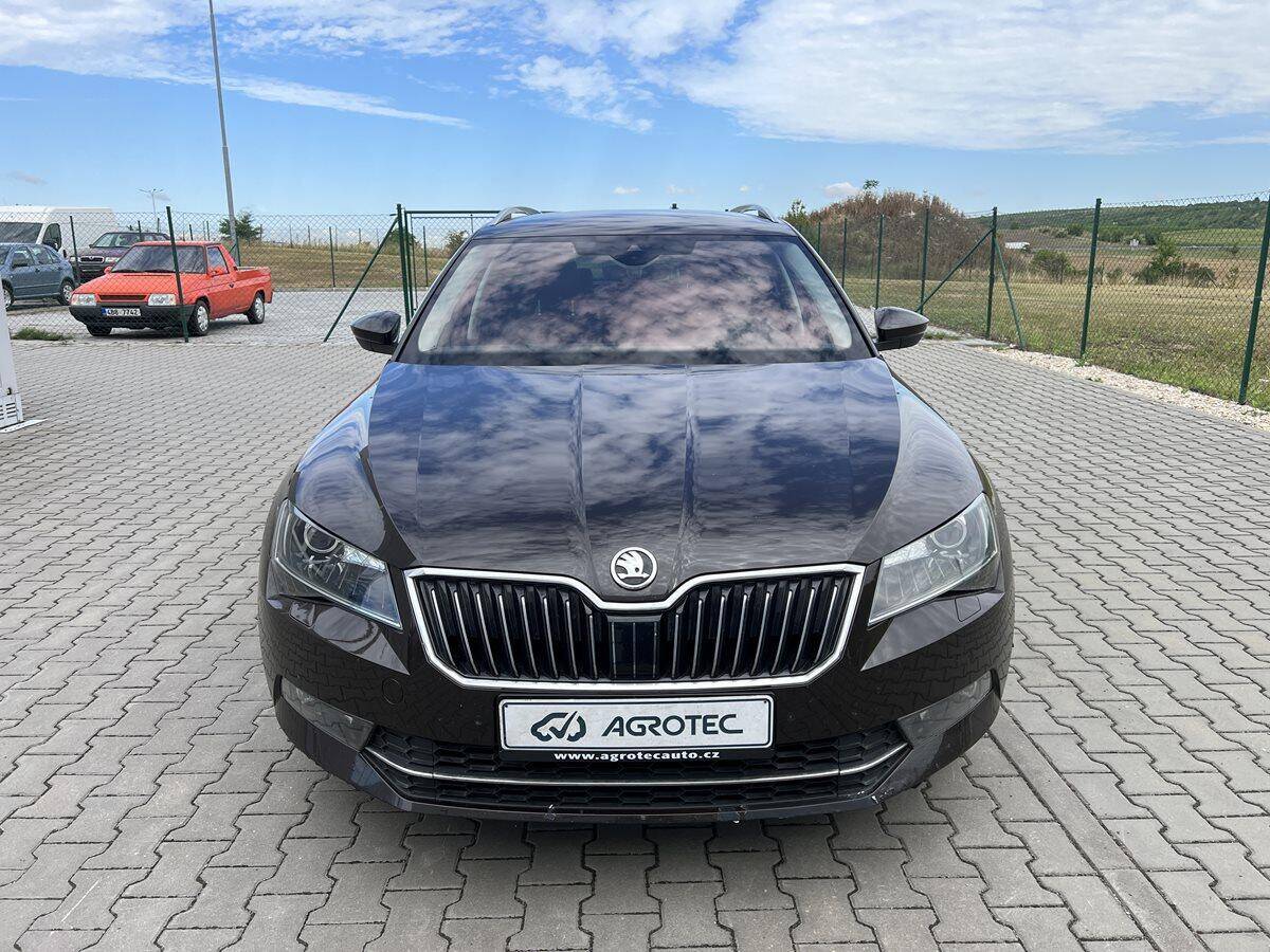 Škoda Superb 2.0 TDI 140kW 4x4 Style Combi