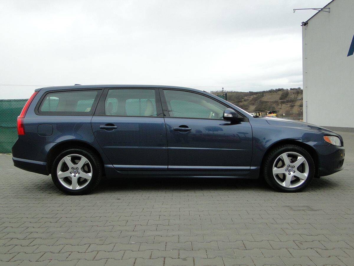 Volvo V70 2.4 D 136kW MOMENTUM