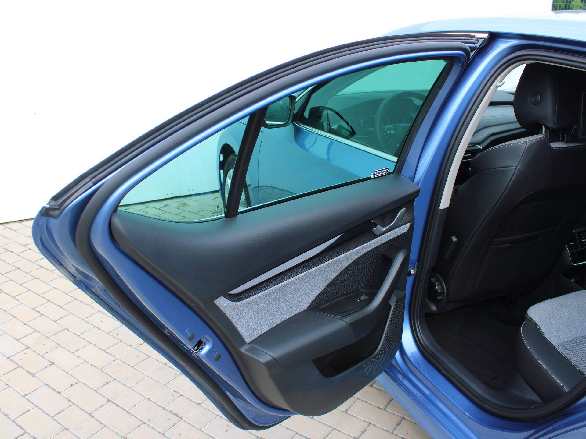 product-gallery-image