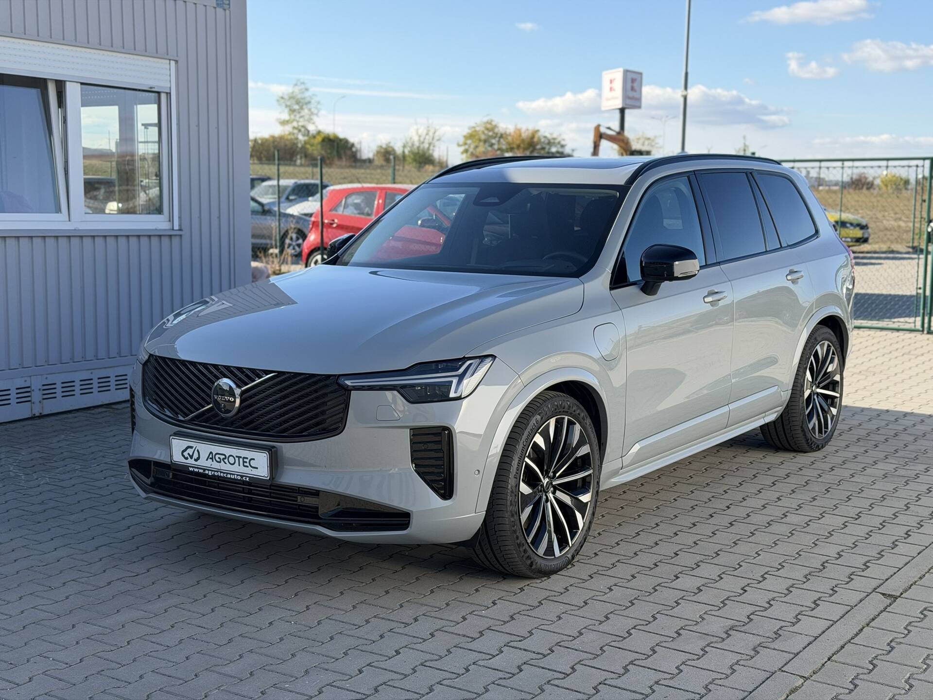 Volvo XC90 2.0 PHEV 335 kW T8 Ultra Dark