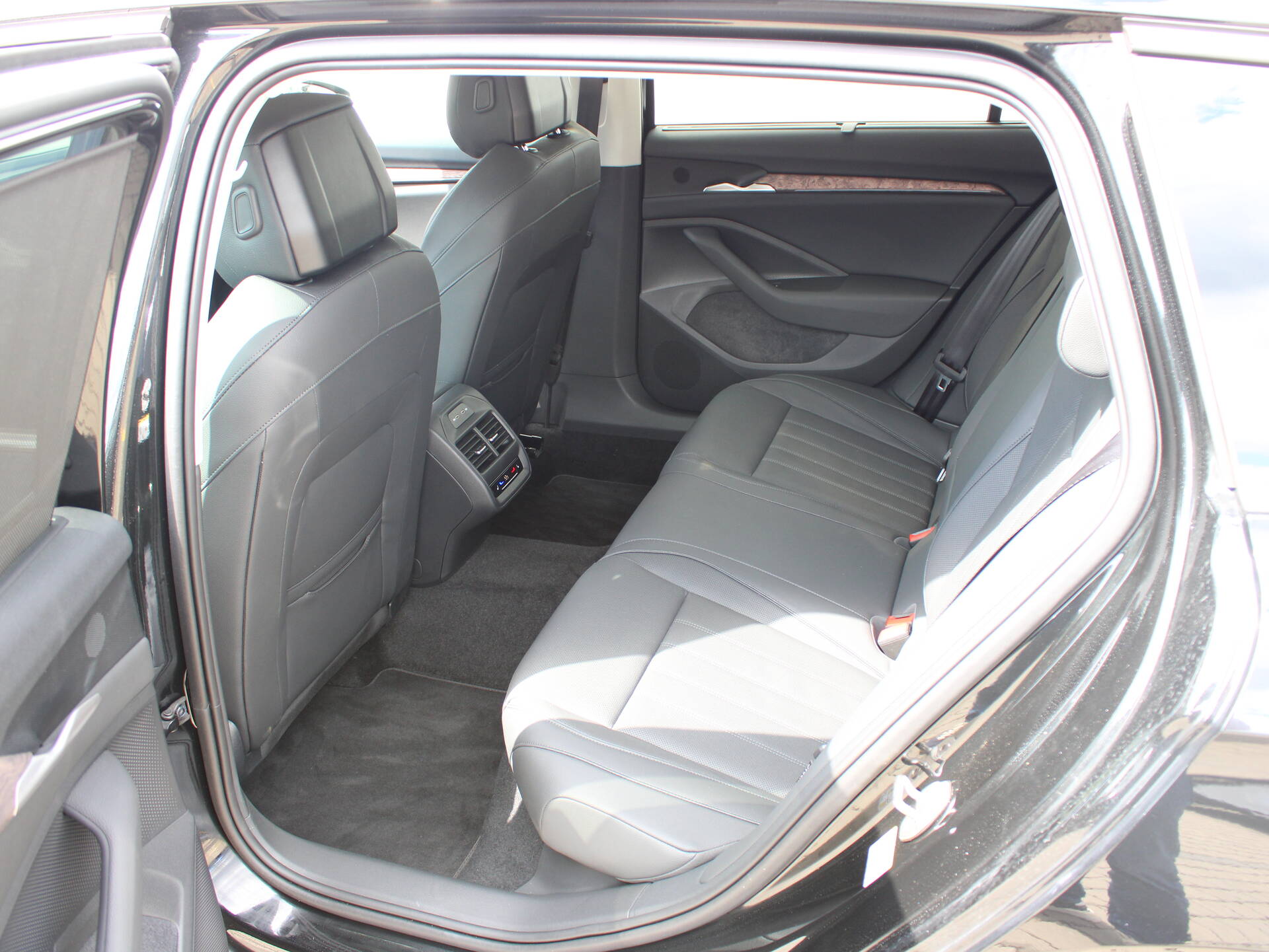 product-gallery-image