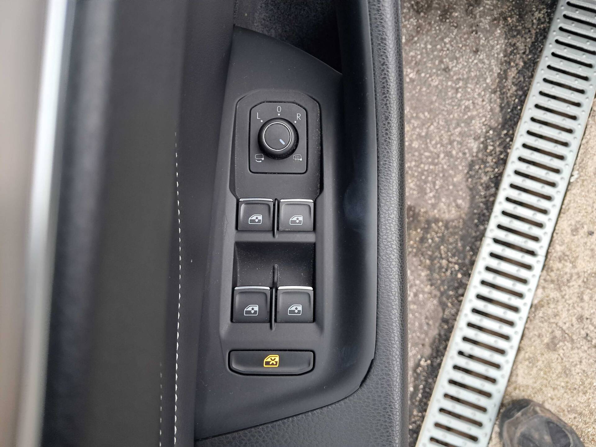 product-gallery-image