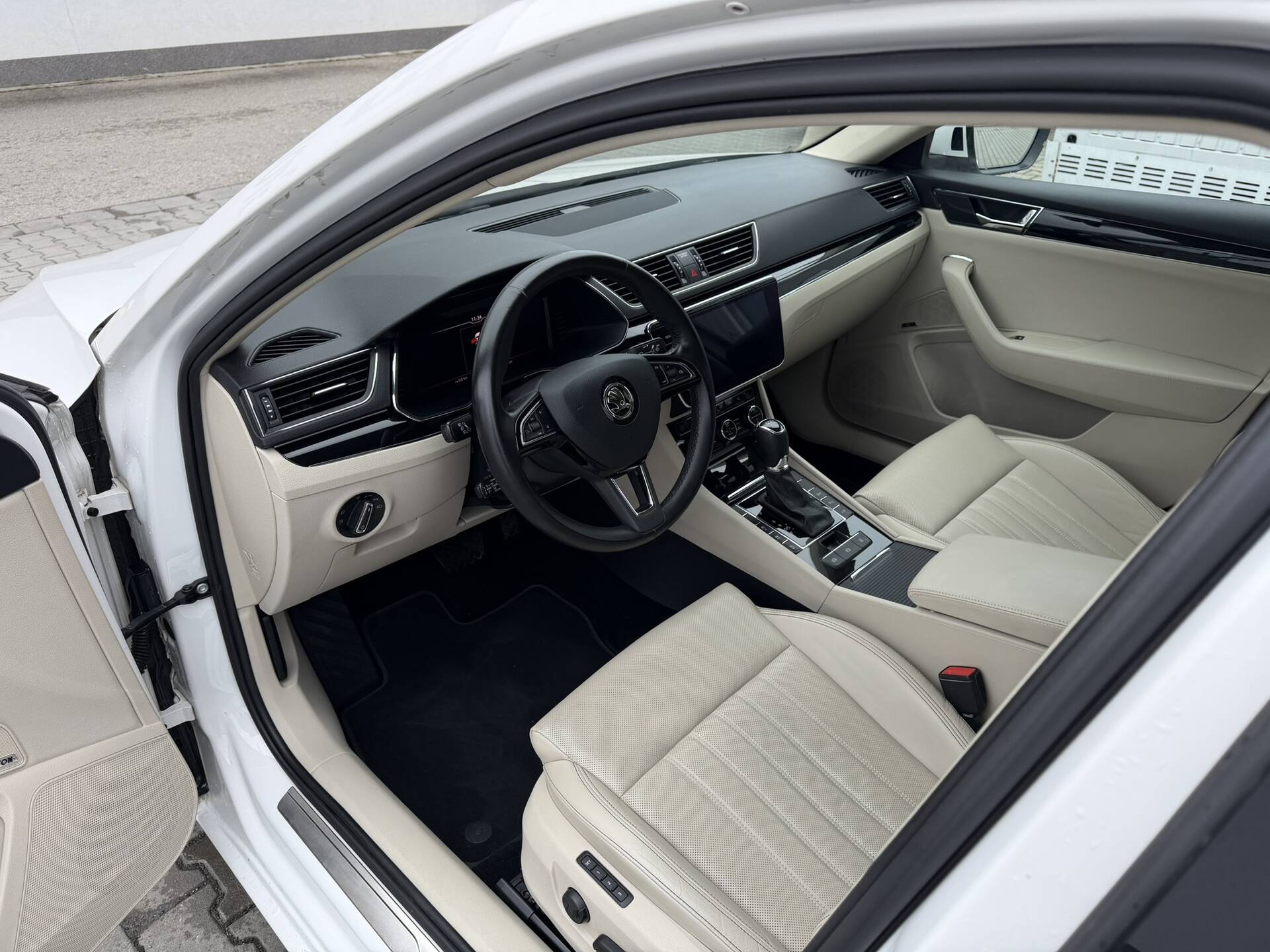 product-gallery-image