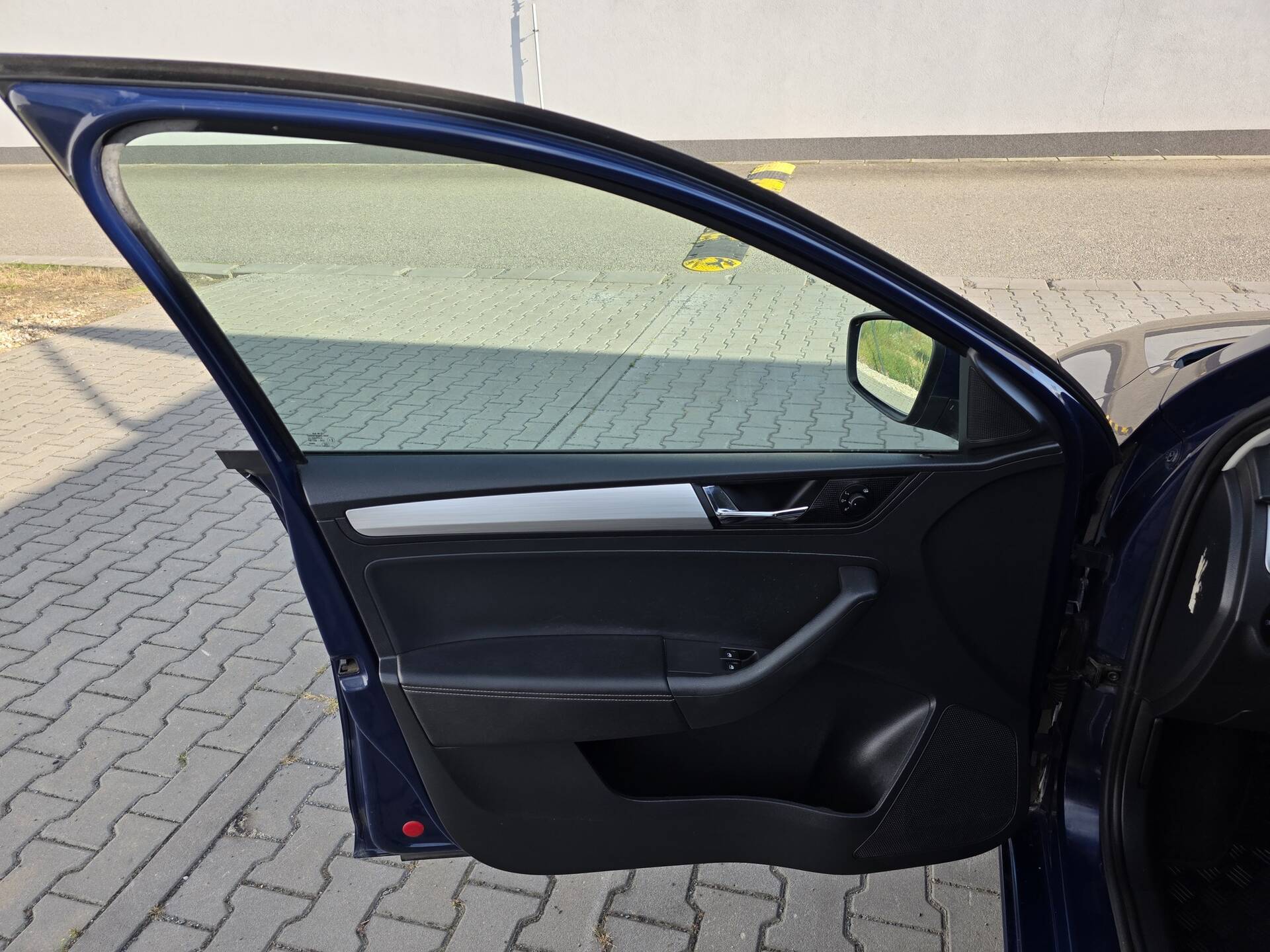 product-gallery-image