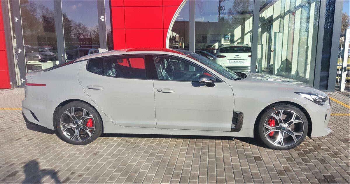 Kia Stinger 3.3 T-GDI 272 kW GT