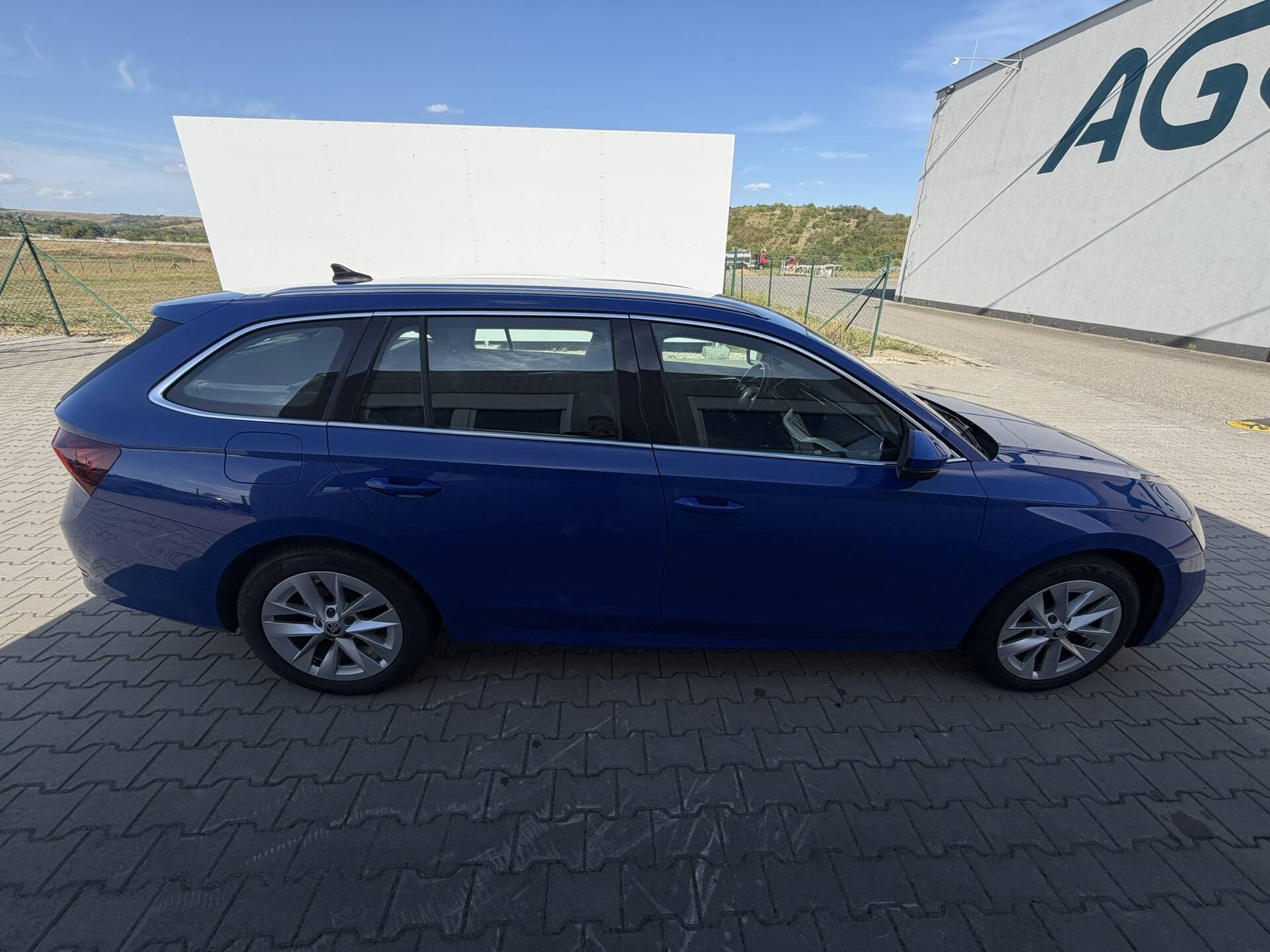 product-gallery-image