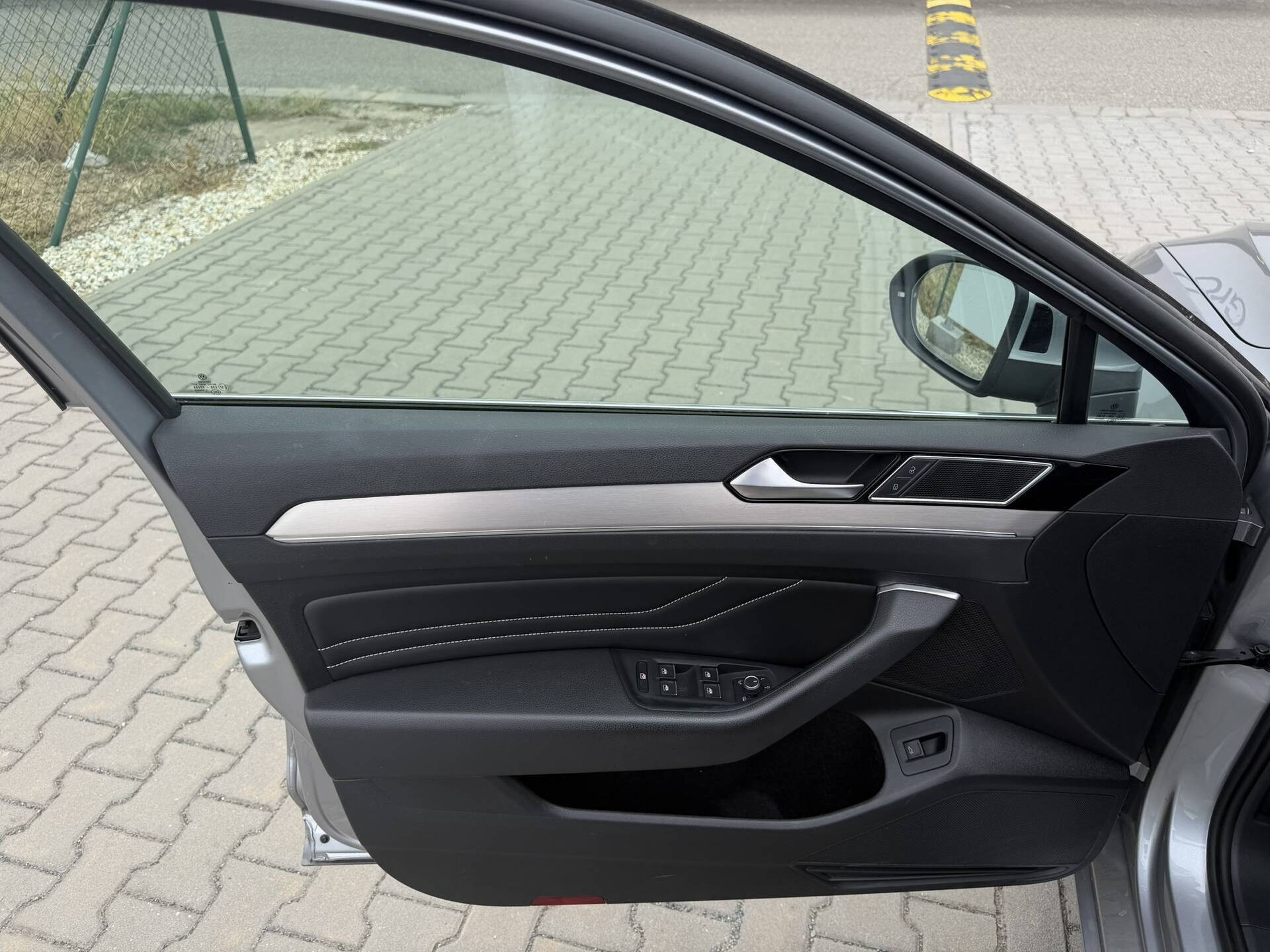 product-gallery-image