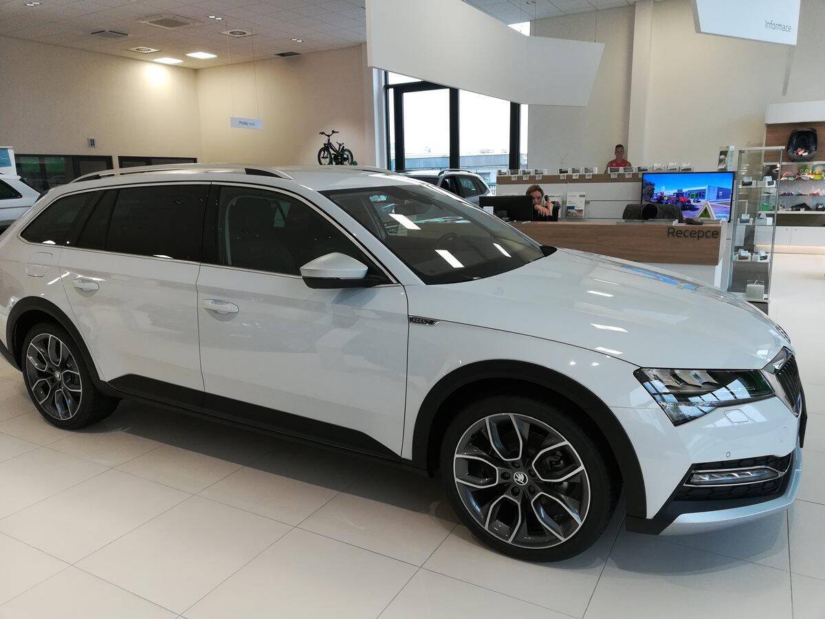 Škoda Superb Combi 2.0 TDI 140 kW Scout