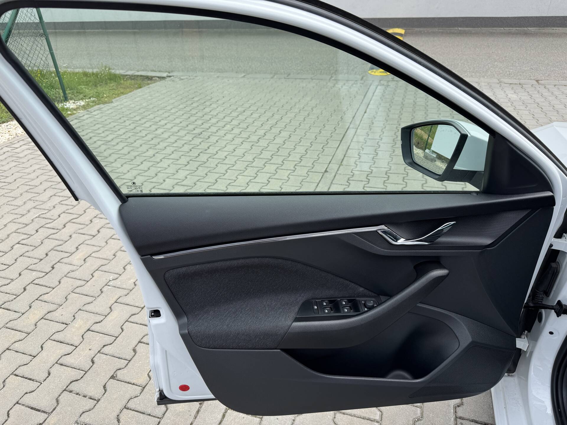 product-gallery-image