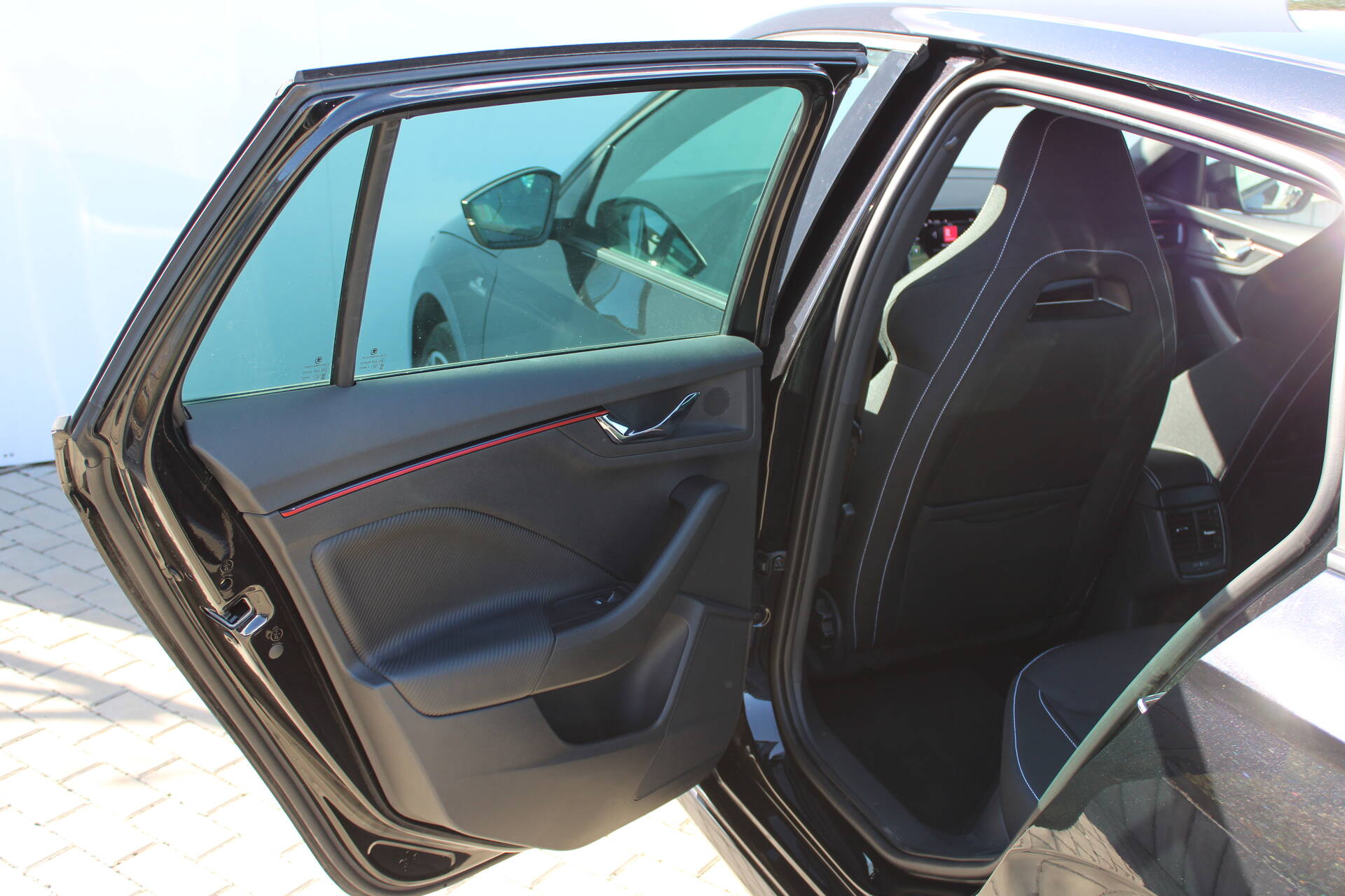 product-gallery-image