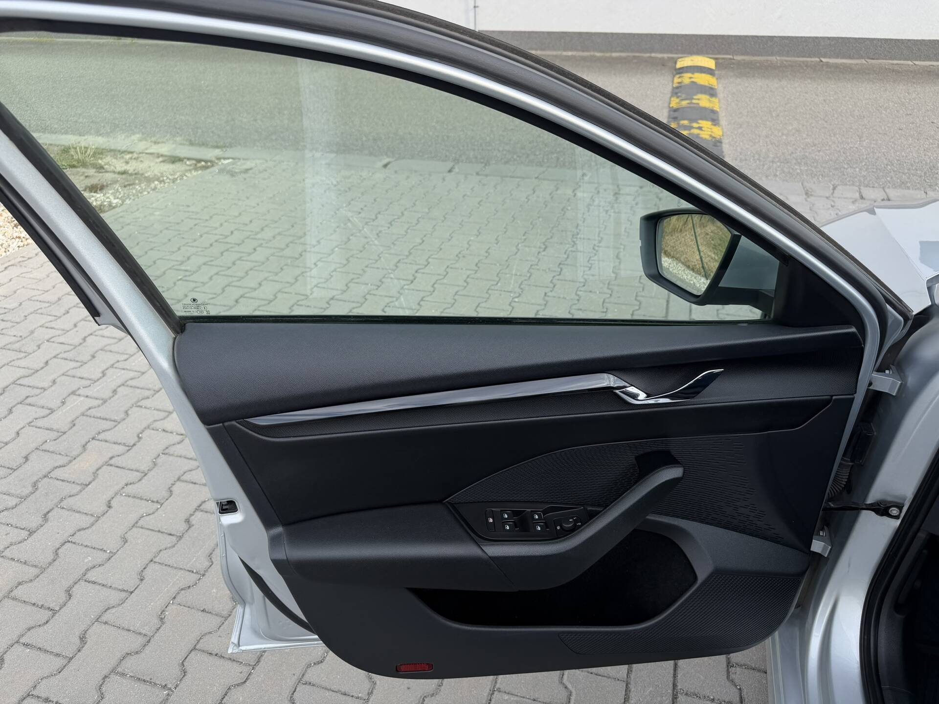 product-gallery-image