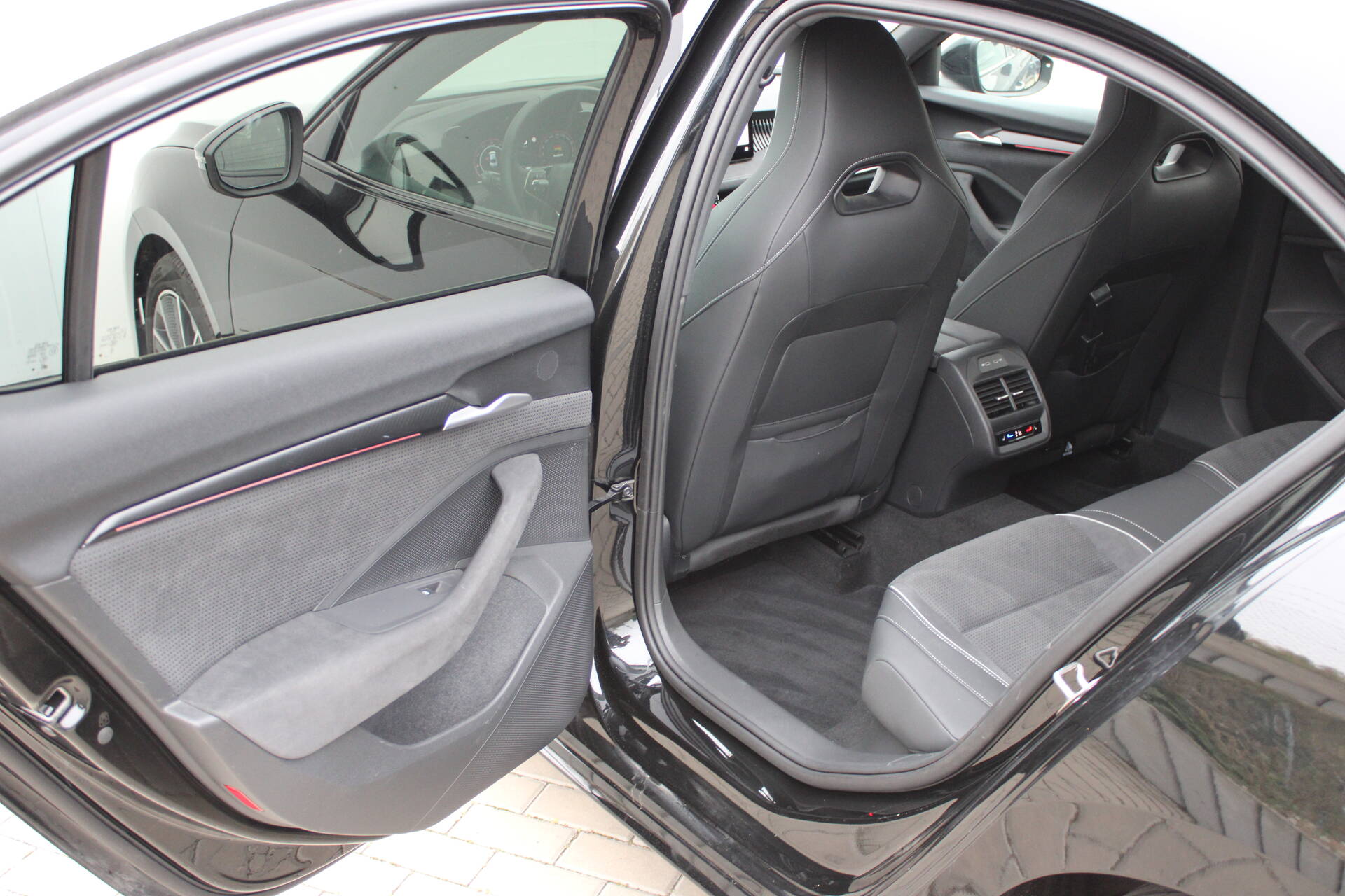 product-gallery-image