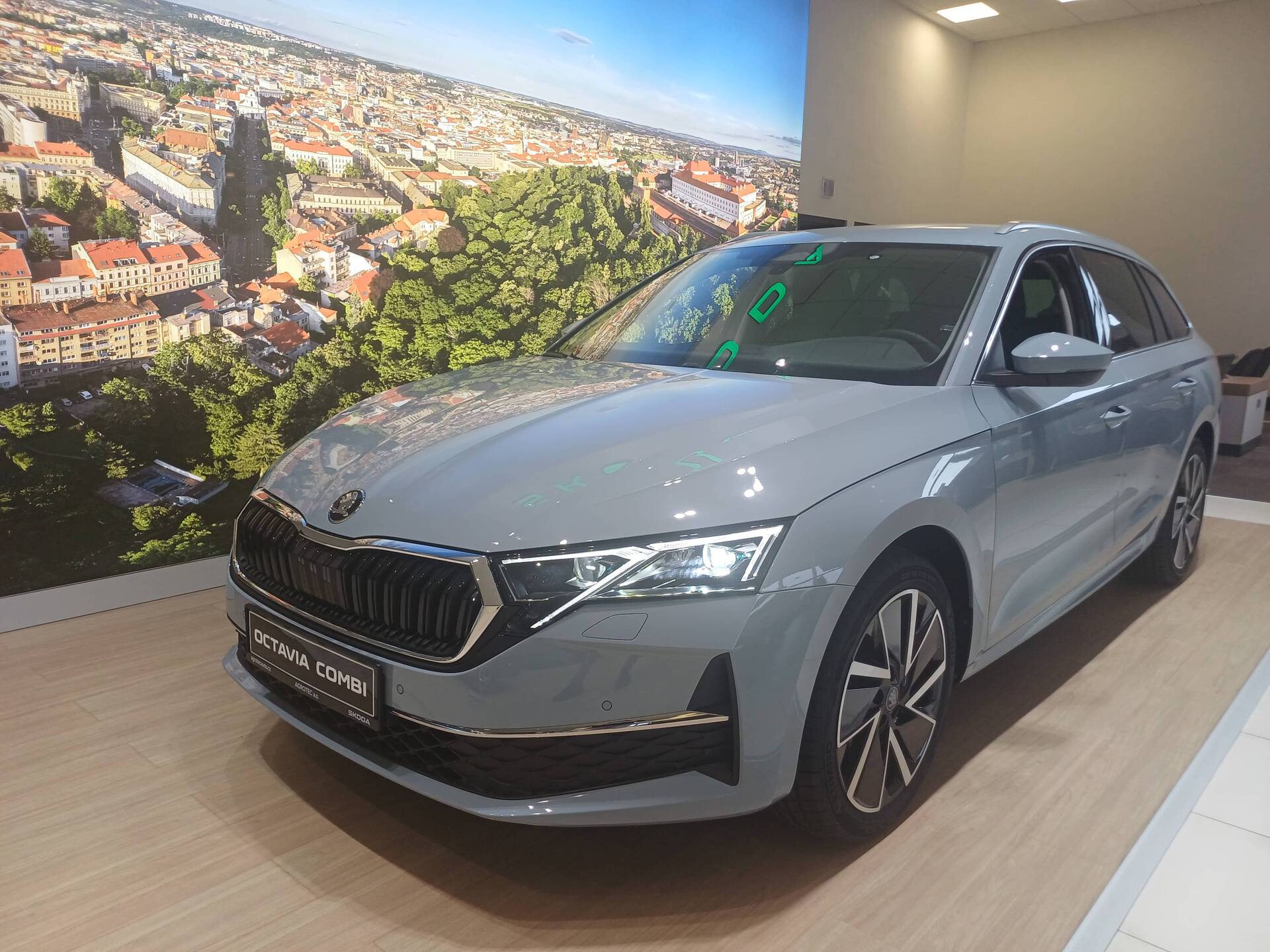 Skoda Octavia Combi 1.5 TSI 110 kW 130 let Premium