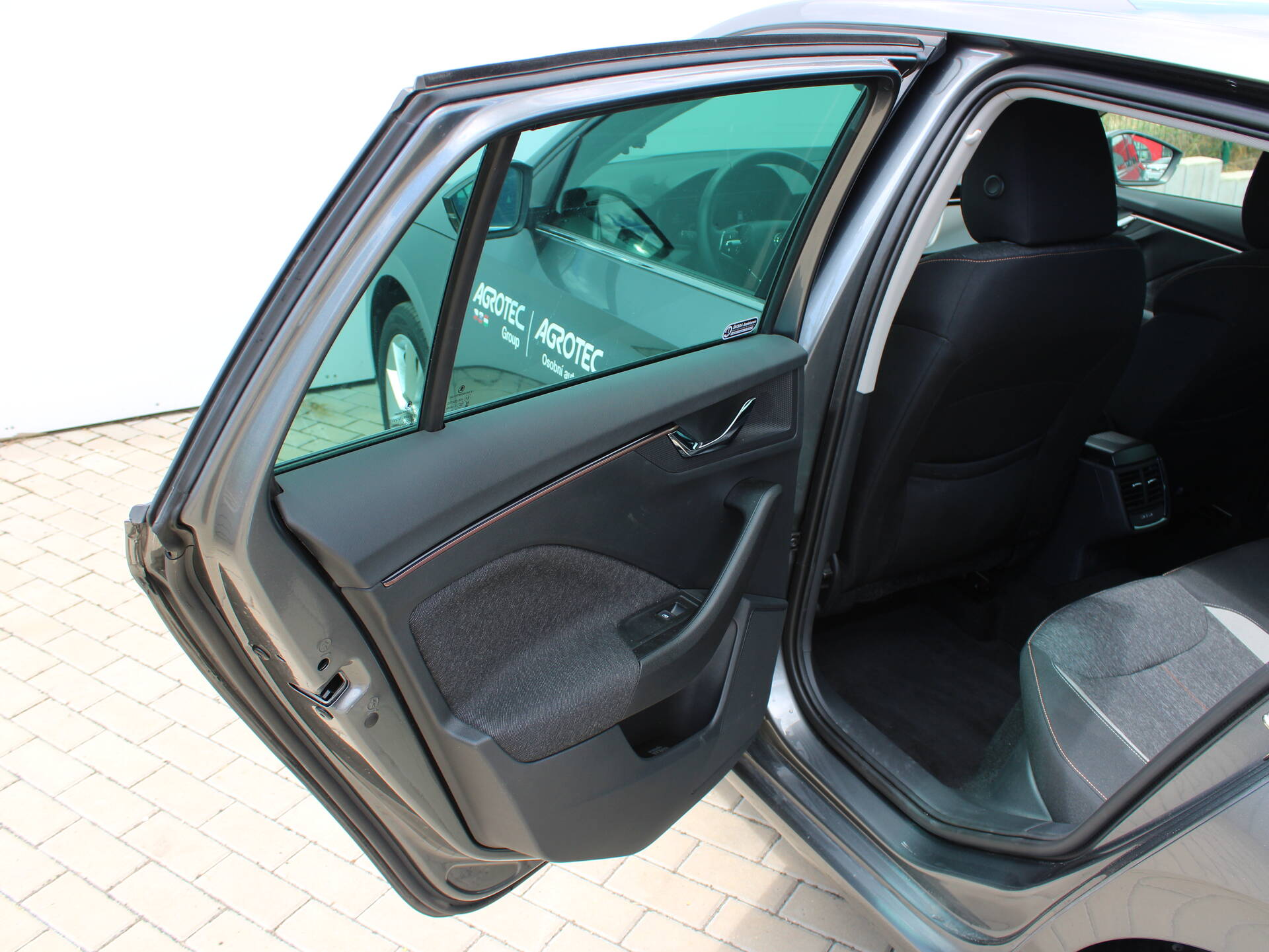 product-gallery-image