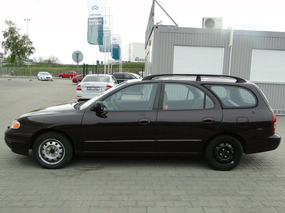 Hyundai Elantra 2.0i 102kW