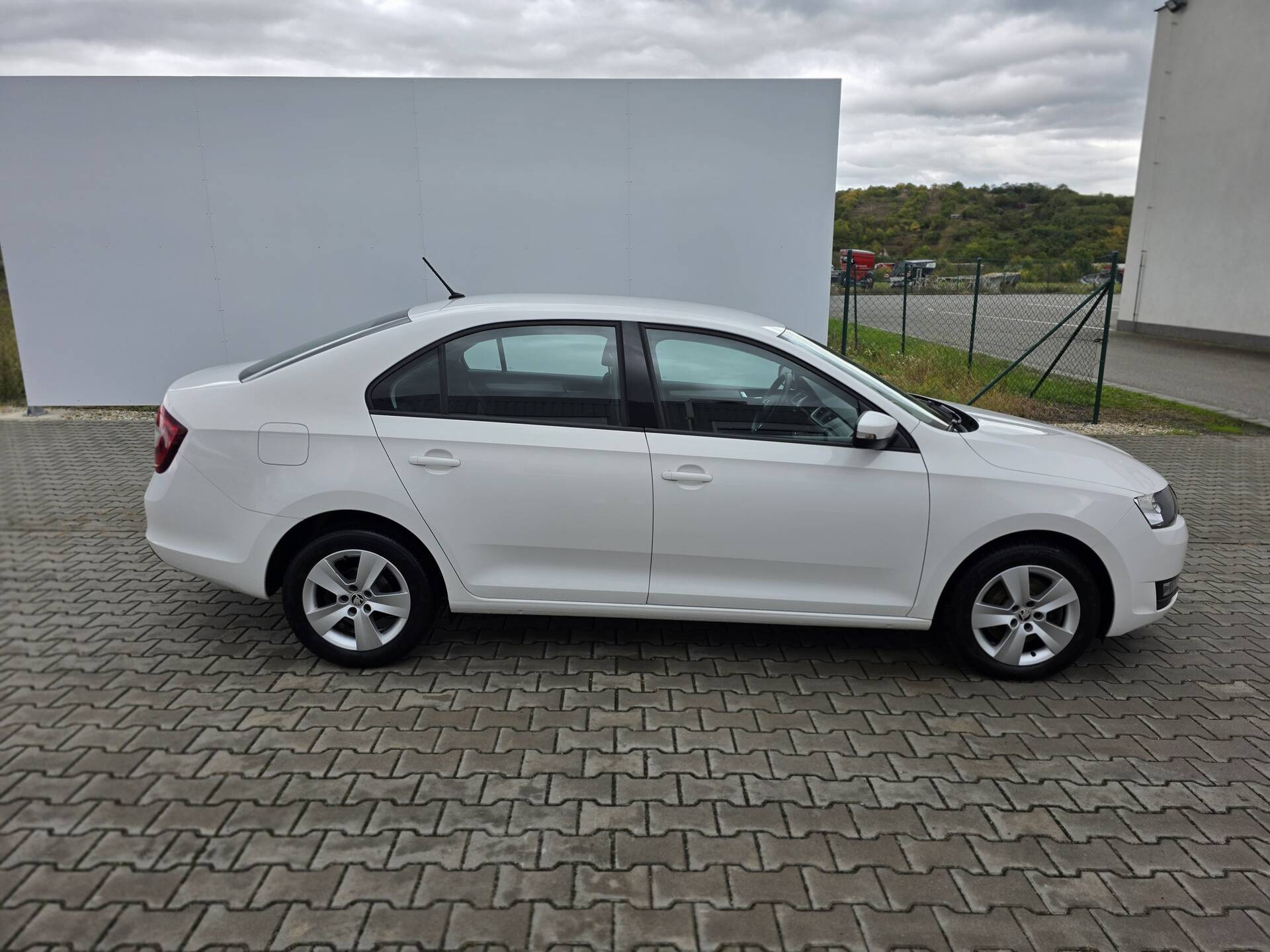 product-gallery-image