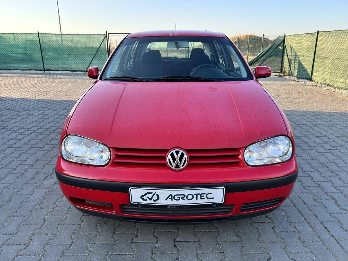 Volkswagen Golf 1.6 77 kW
