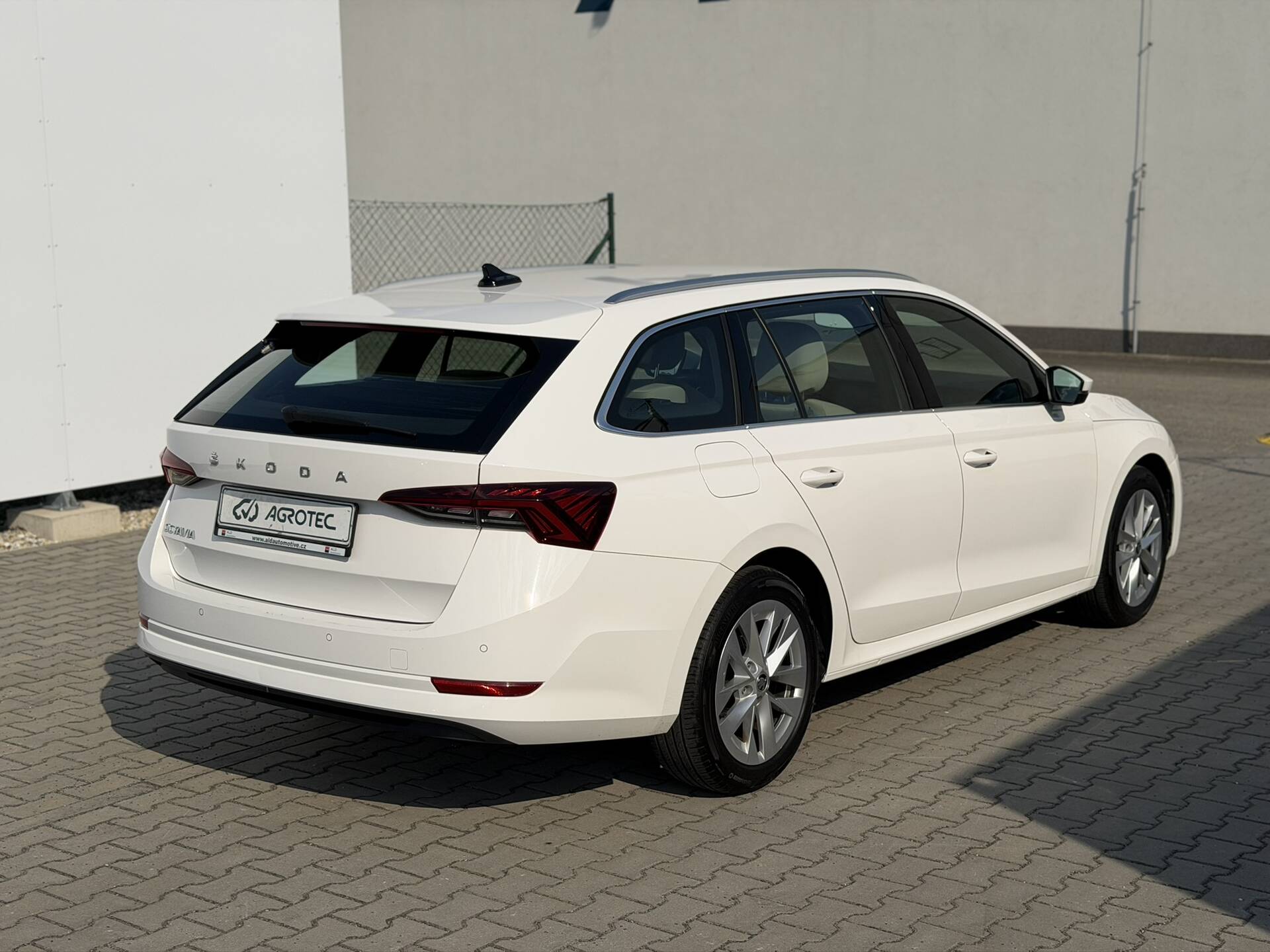 product-gallery-image