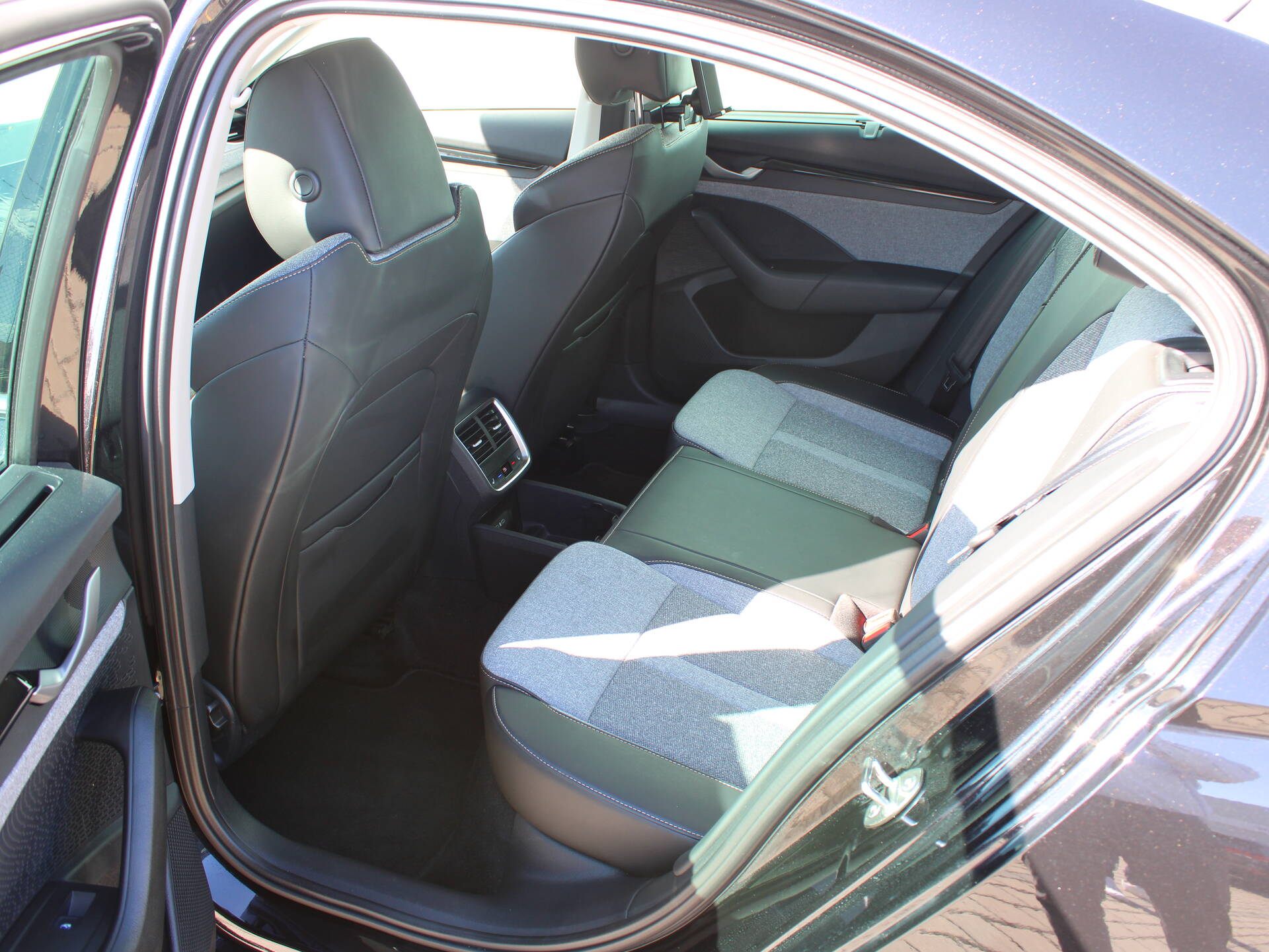 product-gallery-image