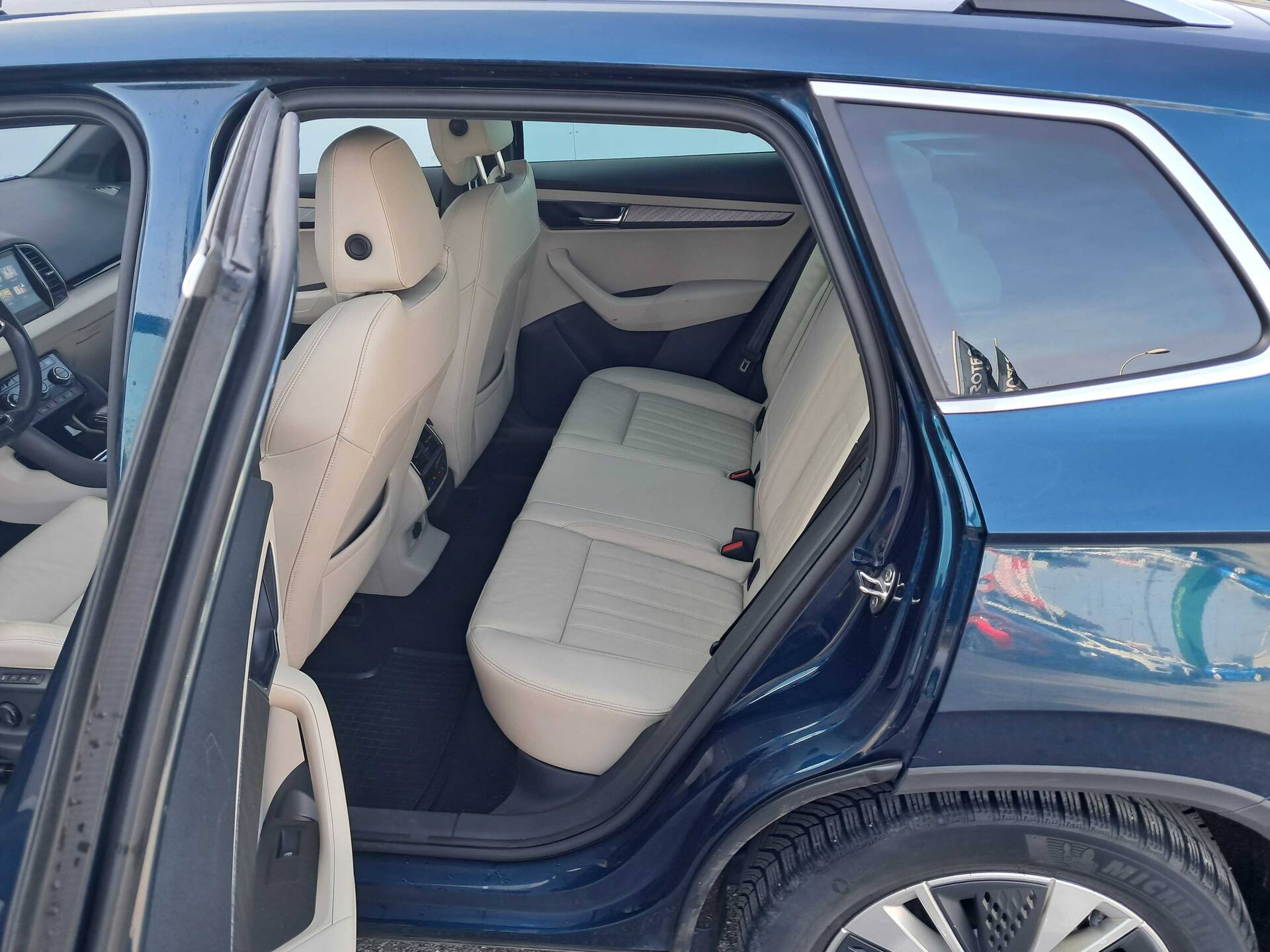 product-gallery-image