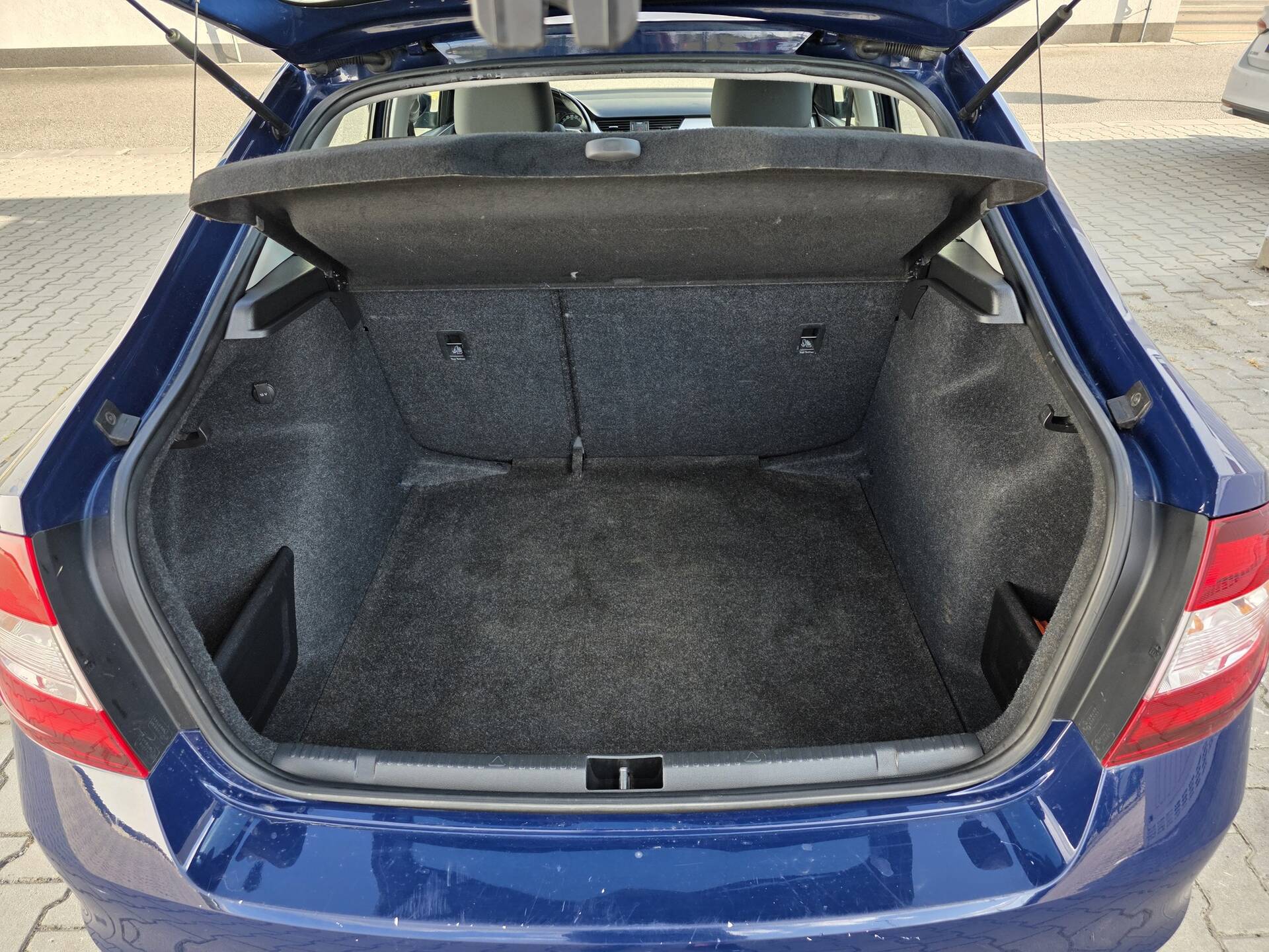 product-gallery-image