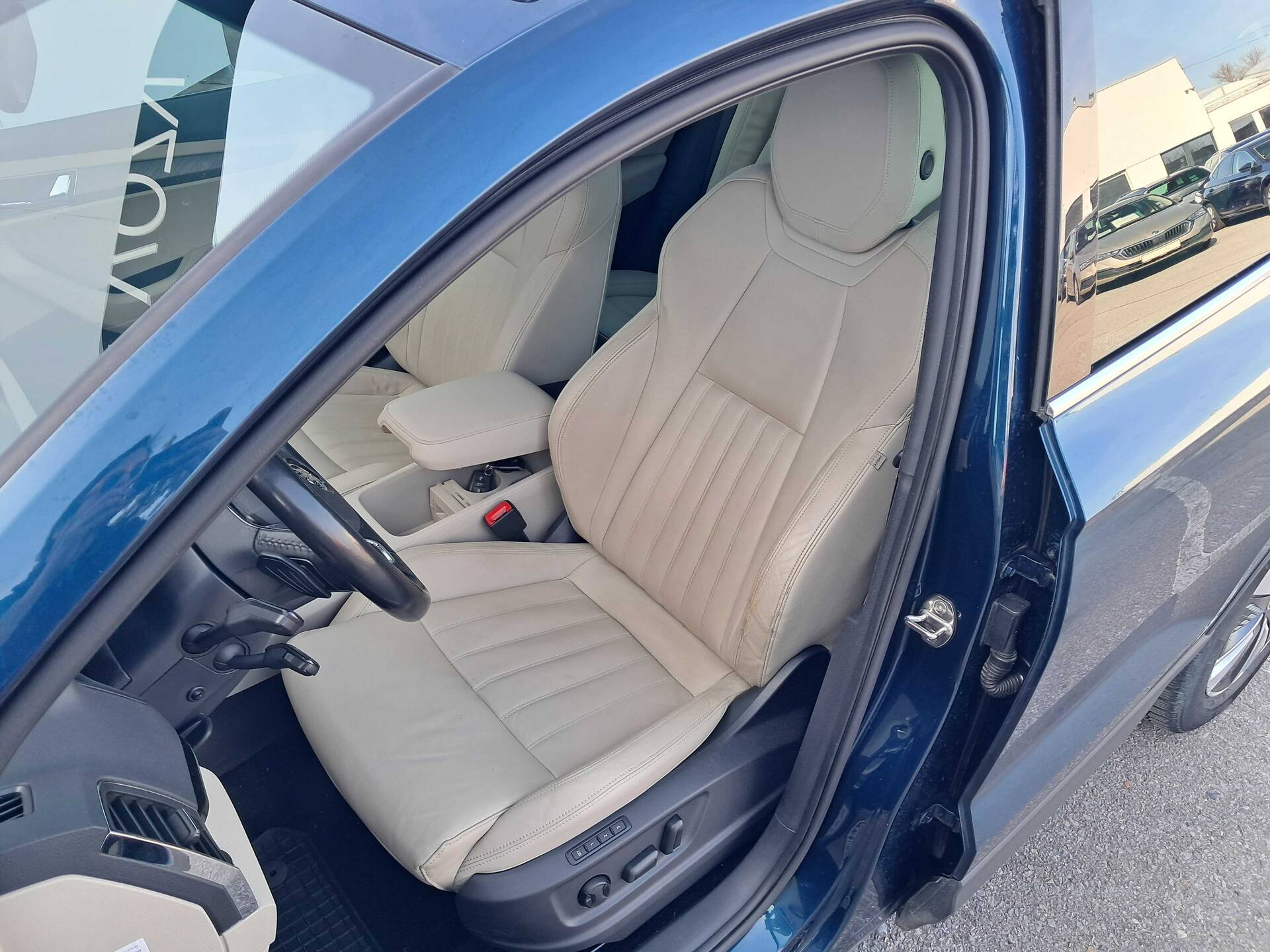 product-gallery-image