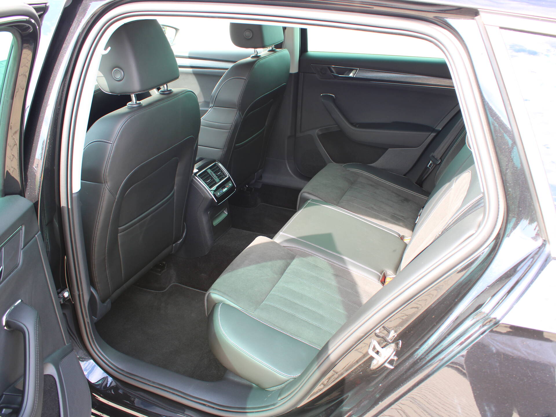 product-gallery-image