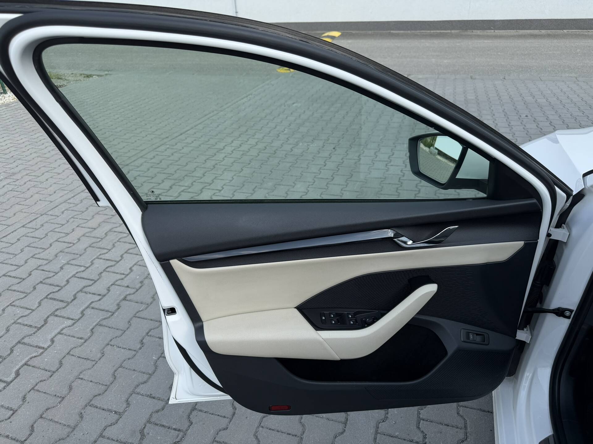 product-gallery-image