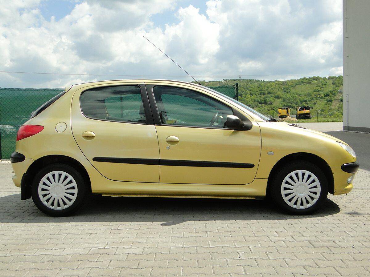 Peugeot 206 1.2i 44kW STYLE