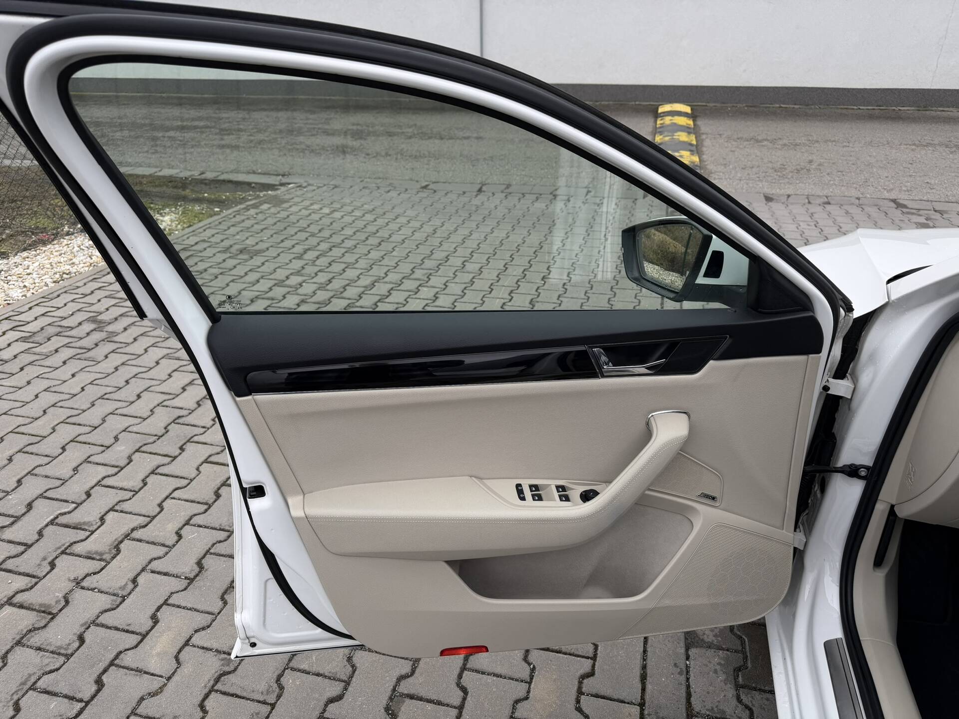 product-gallery-image