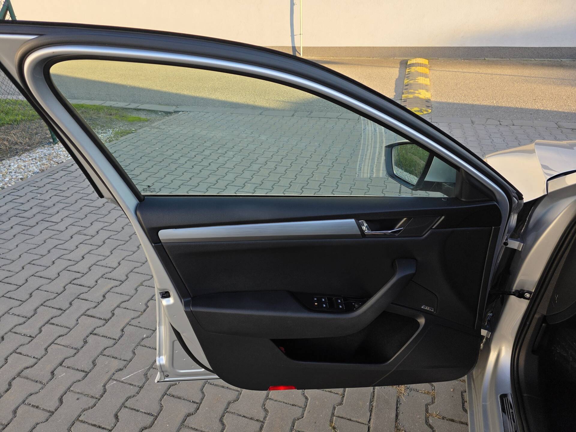 product-gallery-image