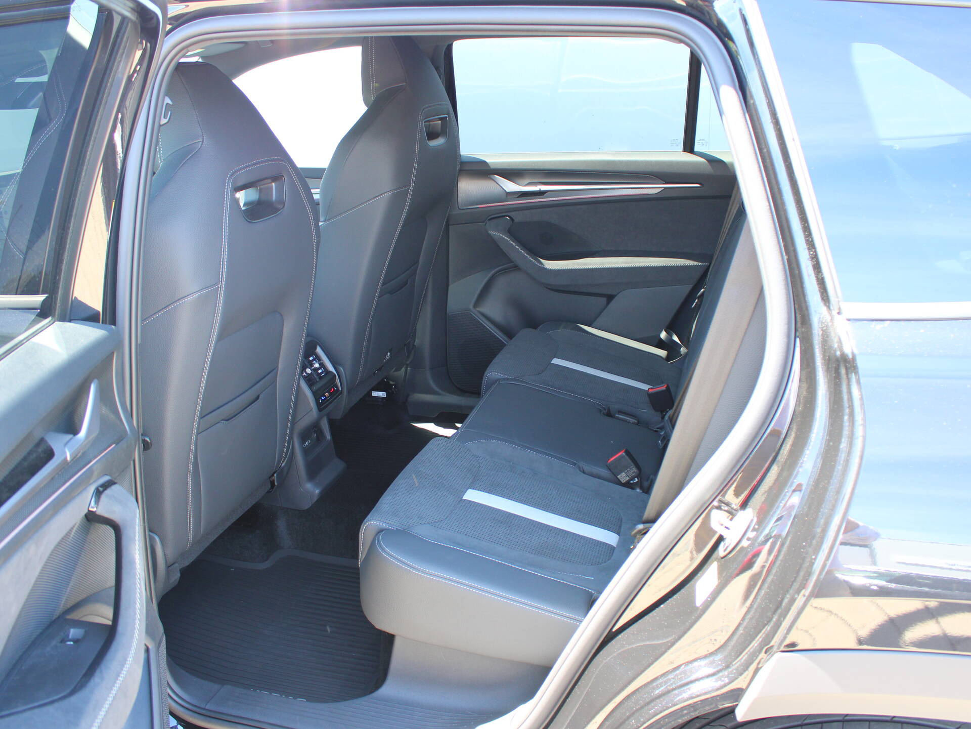 product-gallery-image