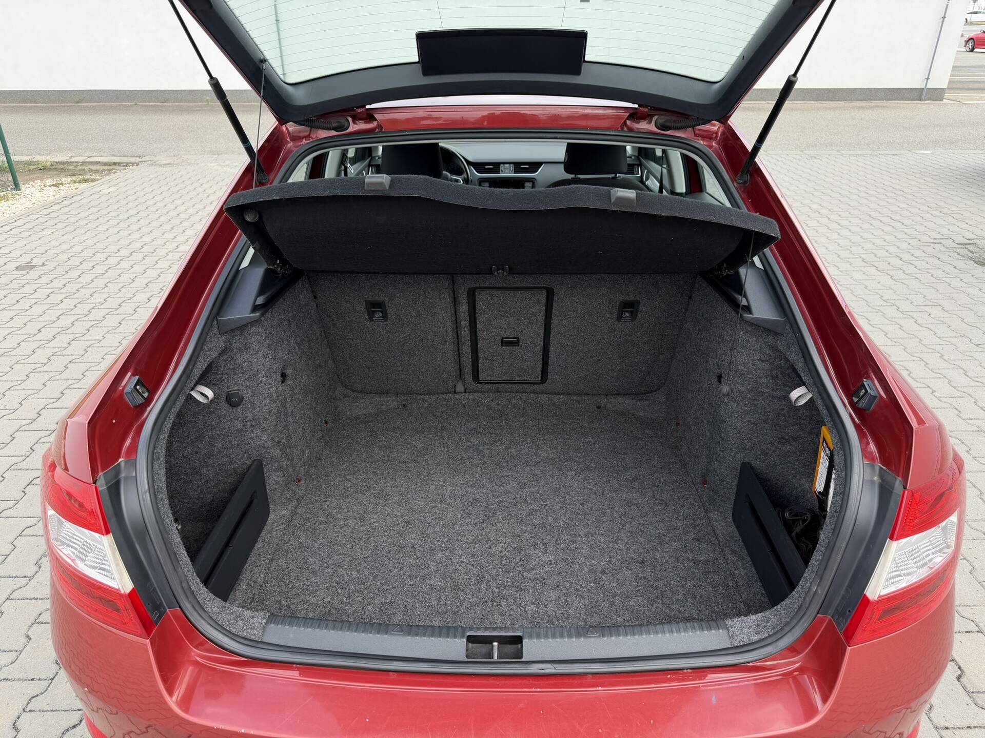 product-gallery-image