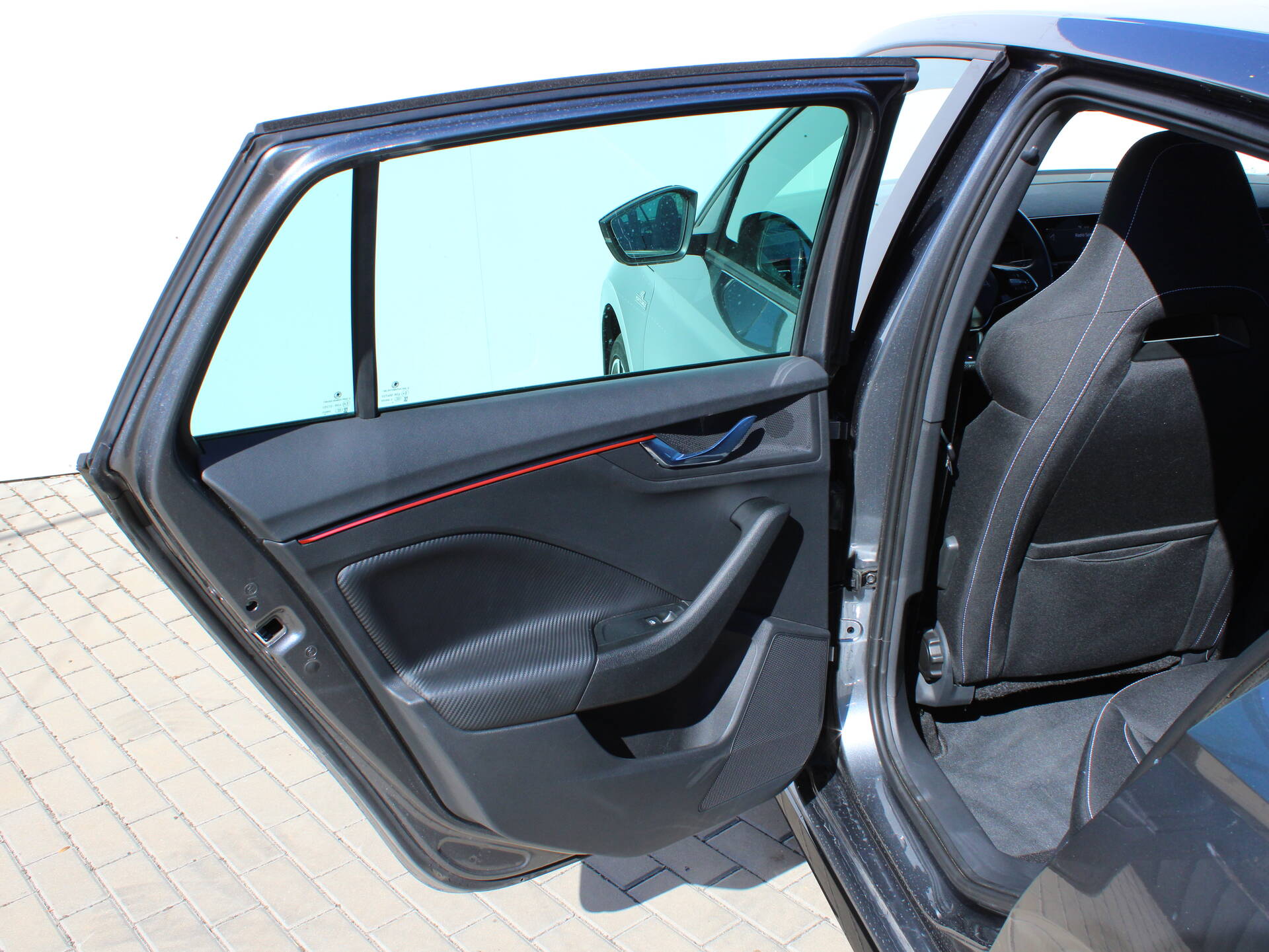 product-gallery-image