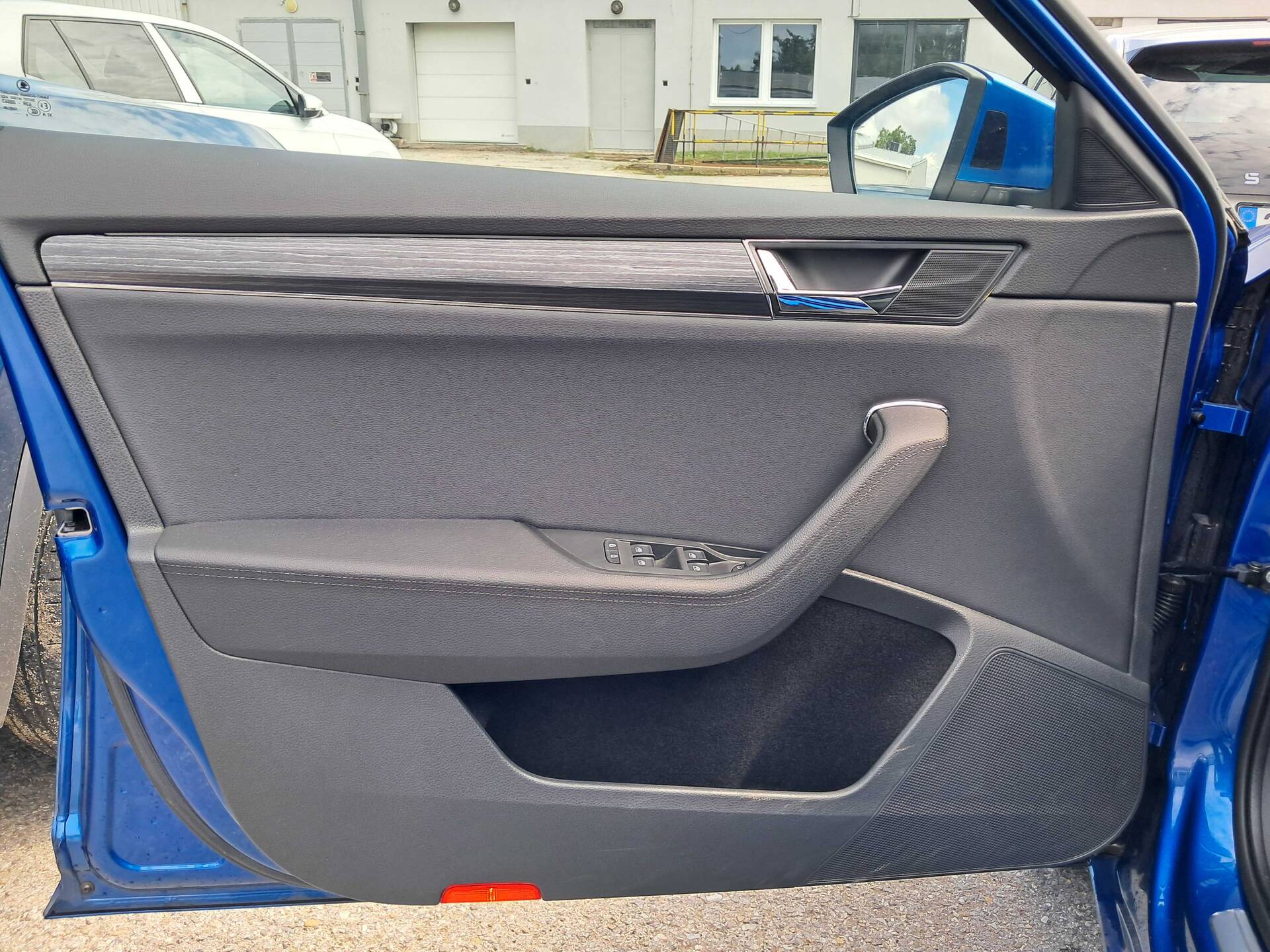 product-gallery-image