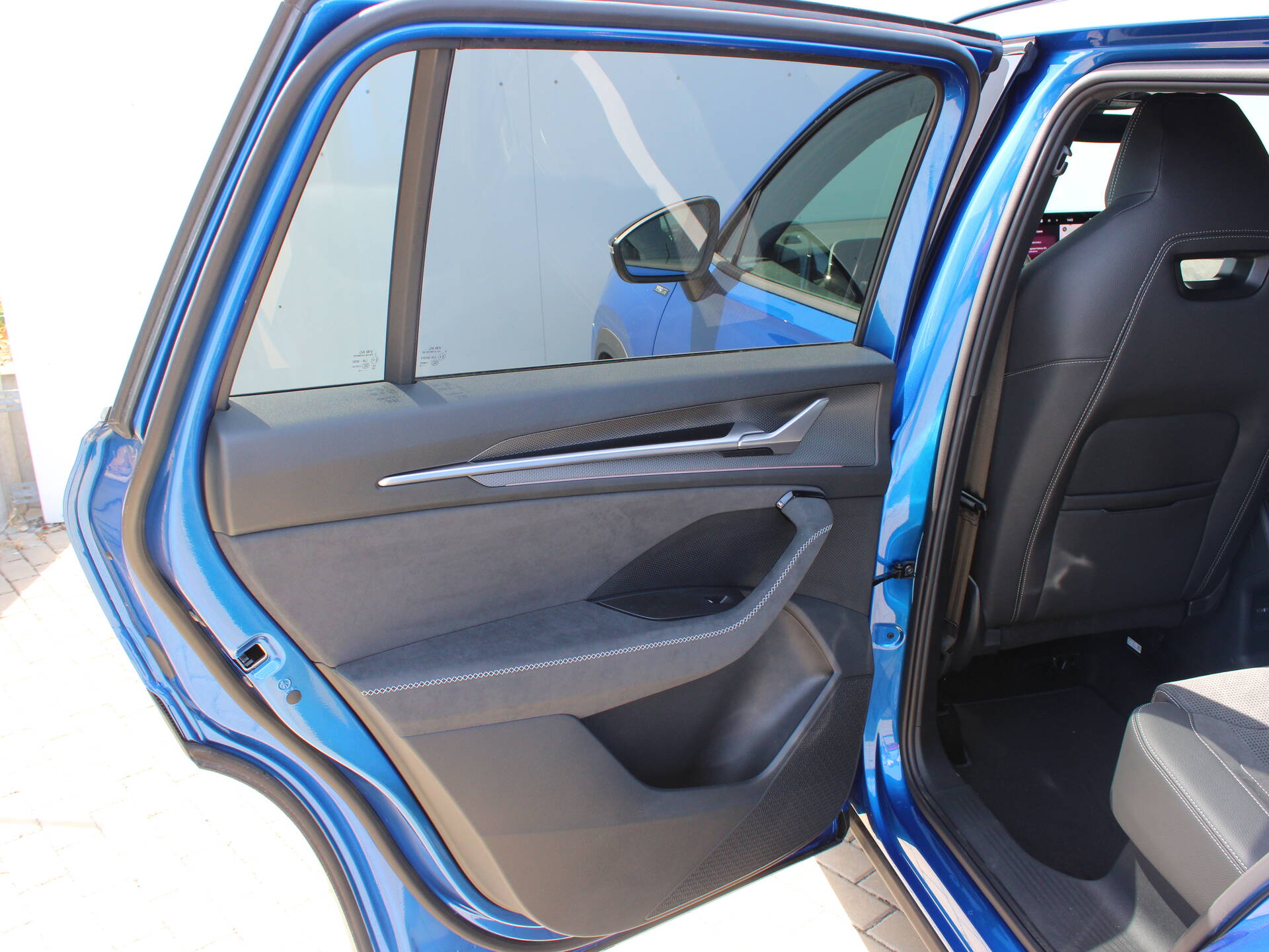product-gallery-image