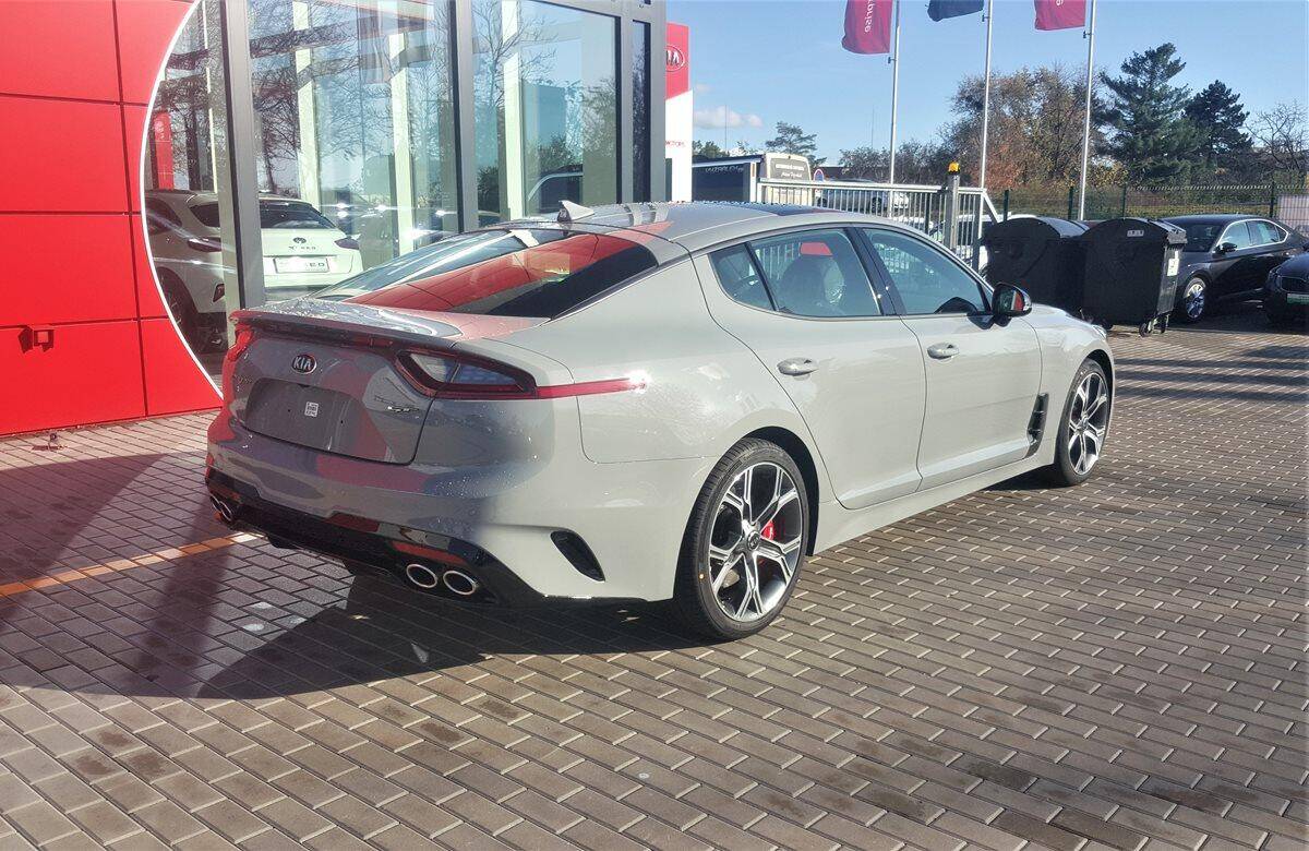 Kia Stinger 3.3 T-GDI 272 kW GT