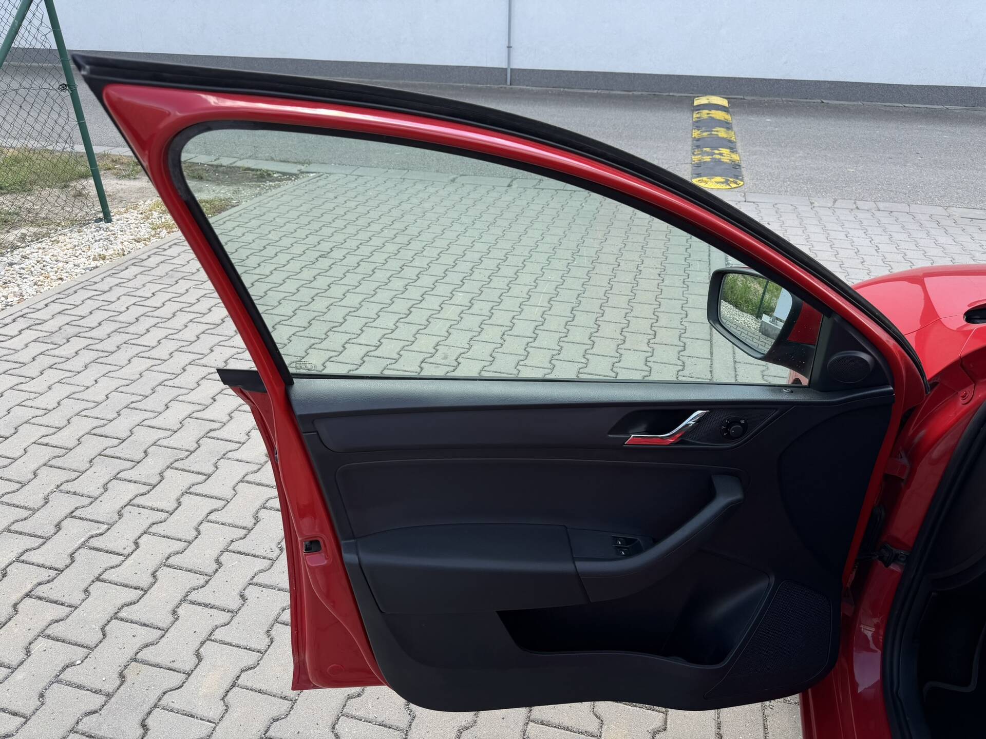 product-gallery-image