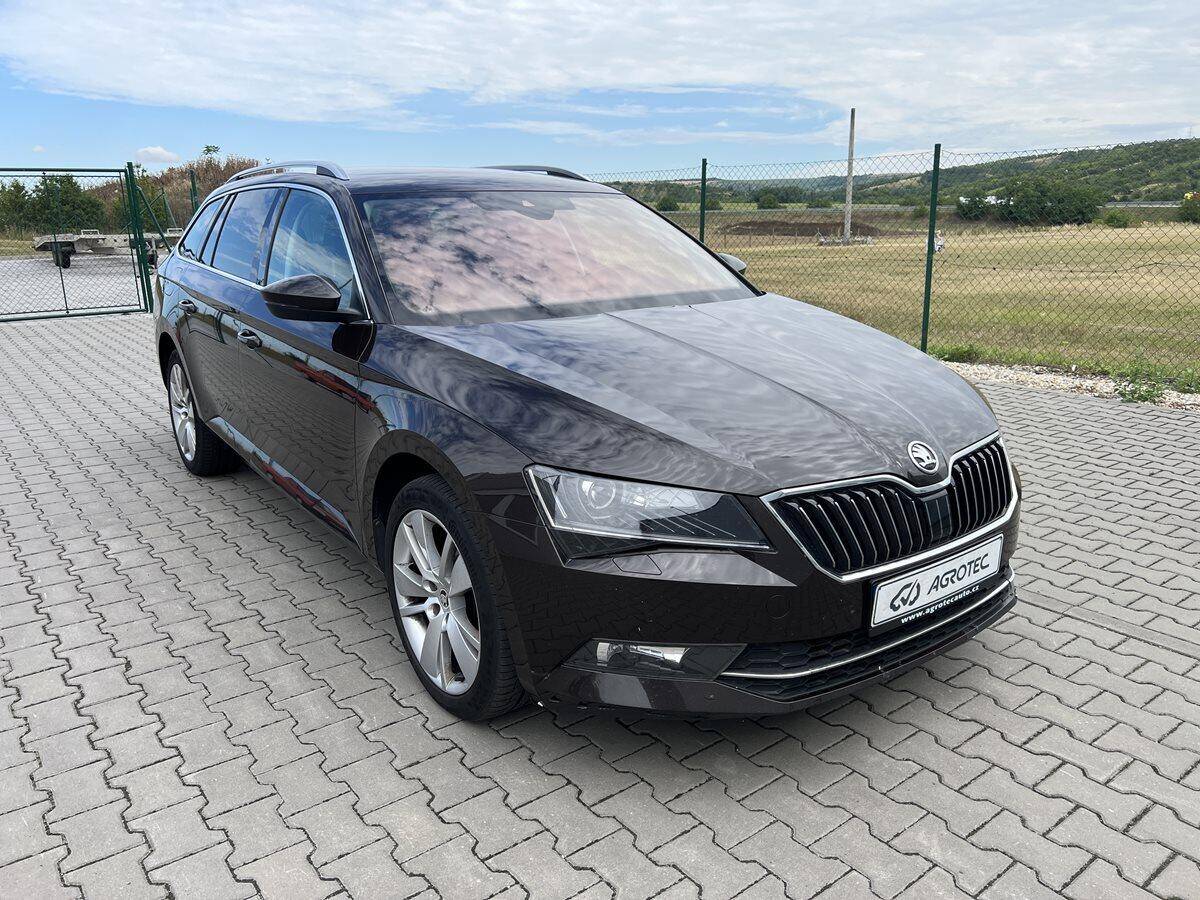 Škoda Superb 2.0 TDI 140kW 4x4 Style Combi