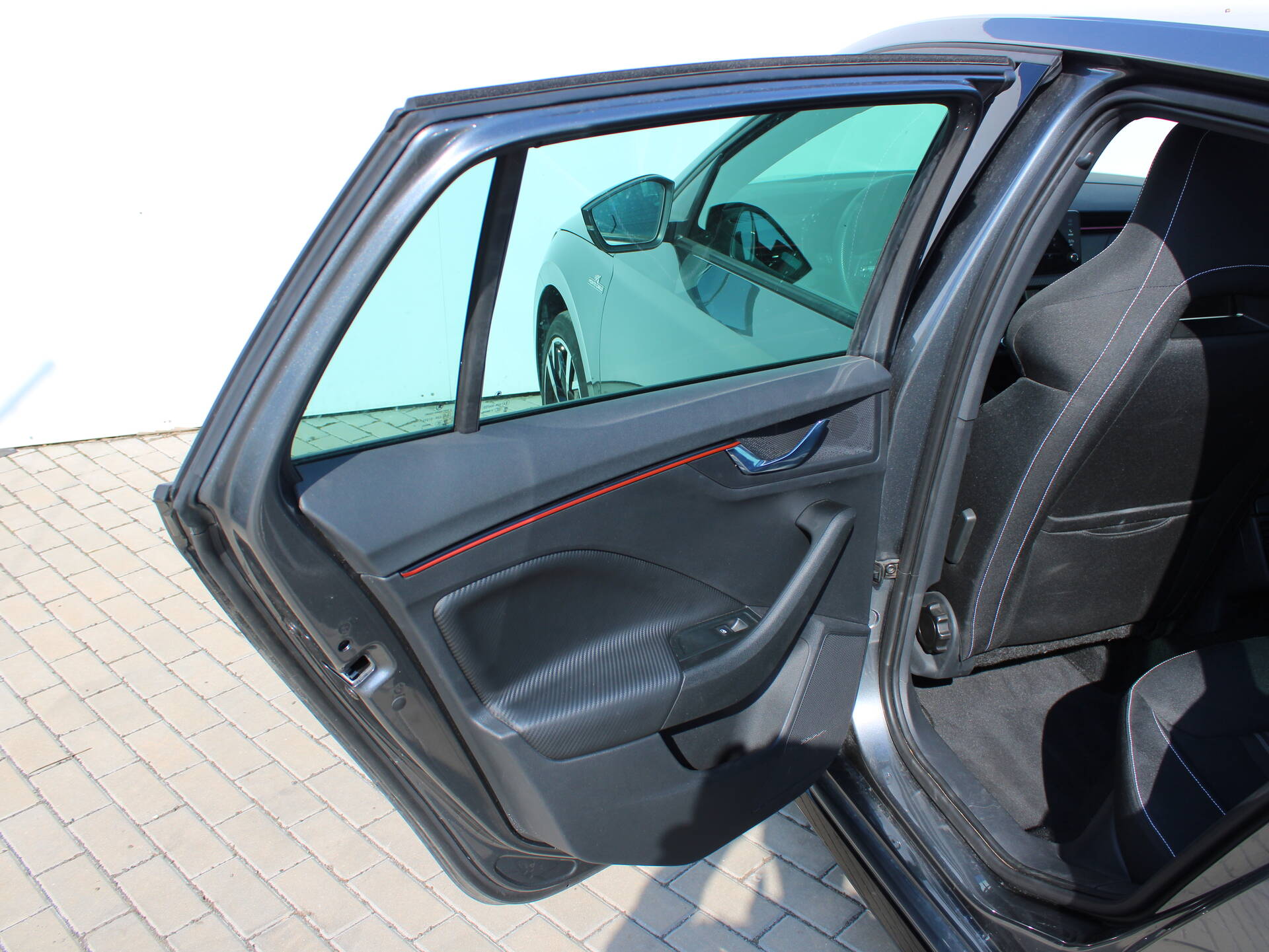 product-gallery-image