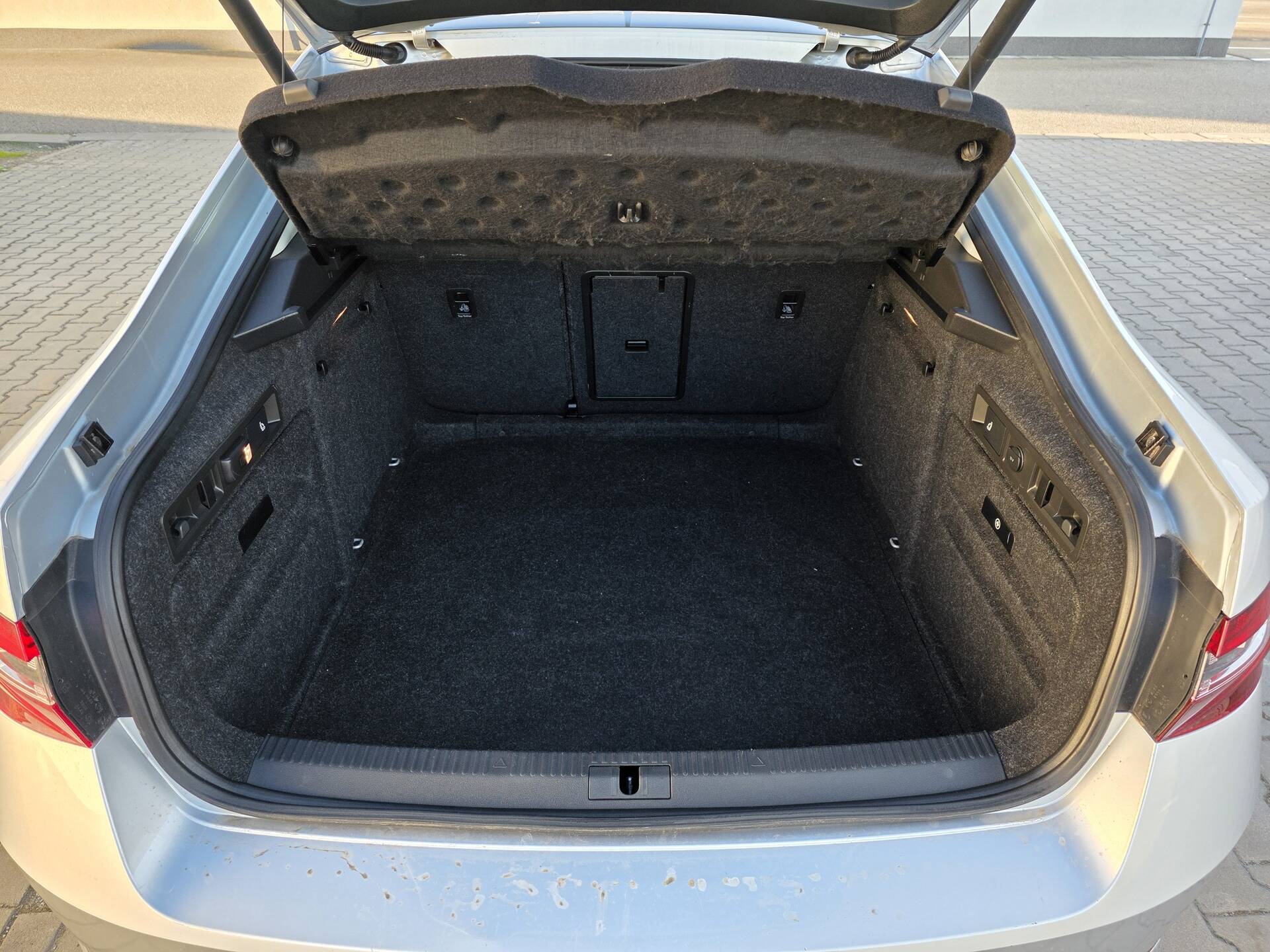 product-gallery-image