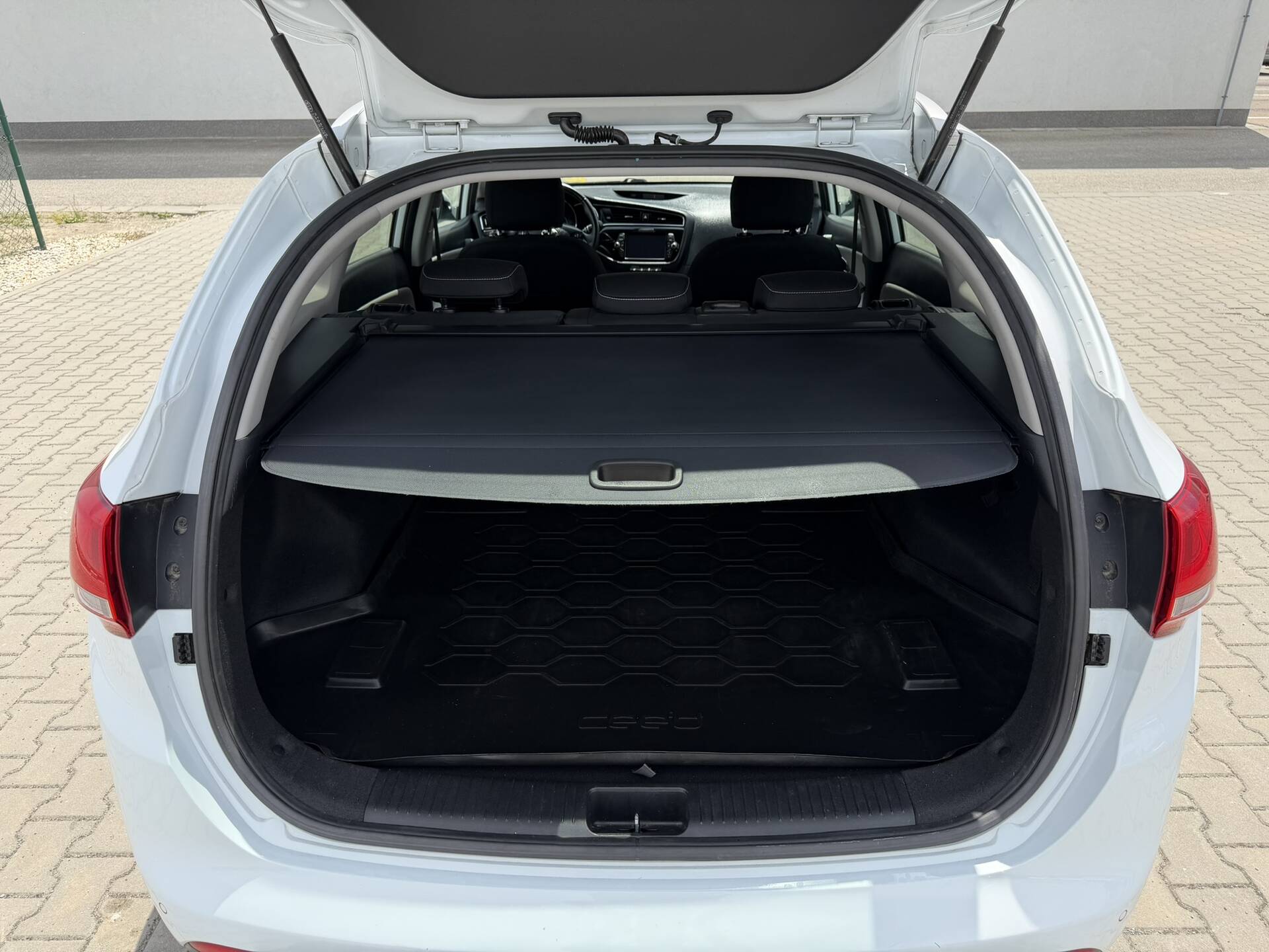 product-gallery-image