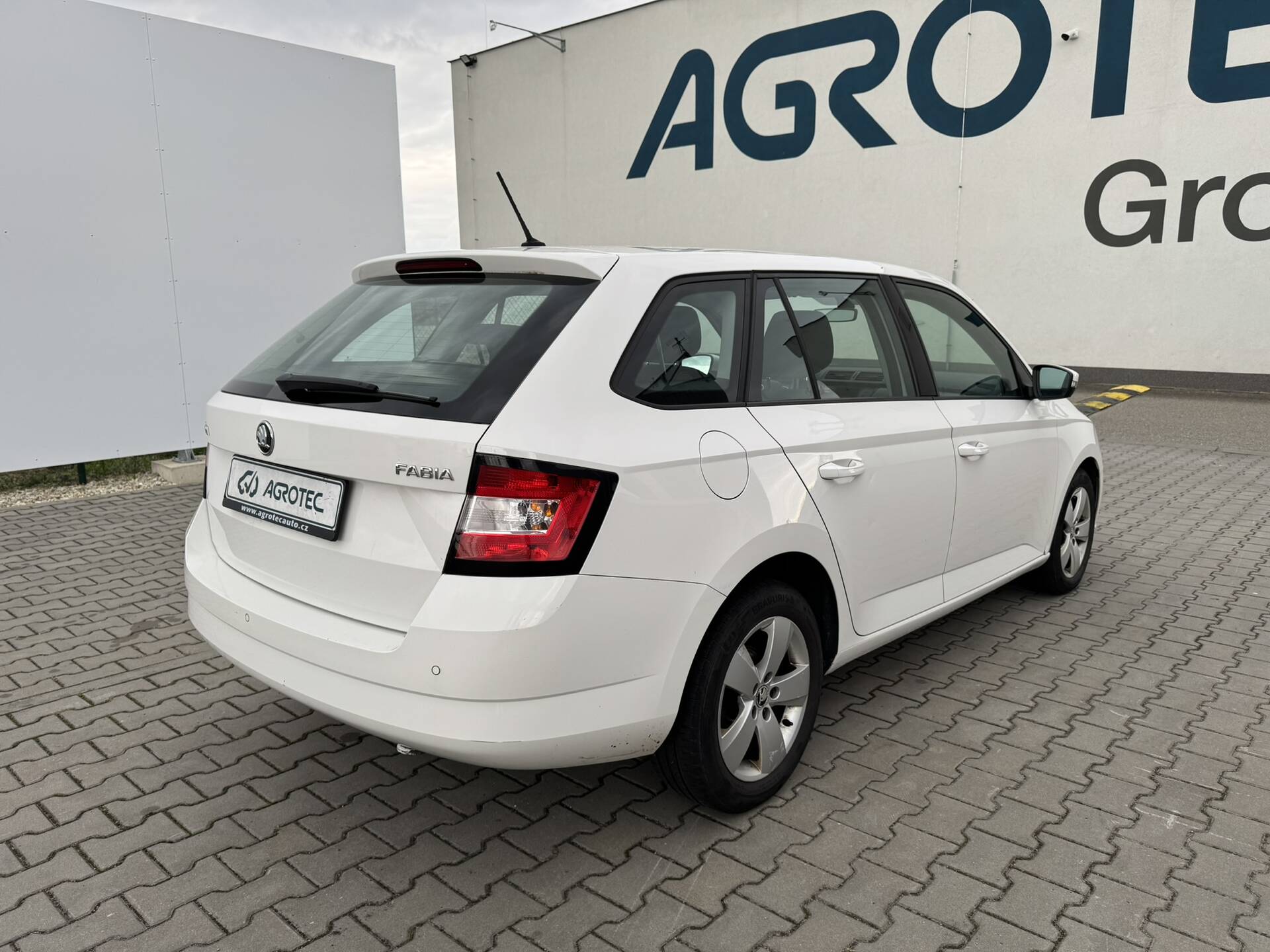 product-gallery-image