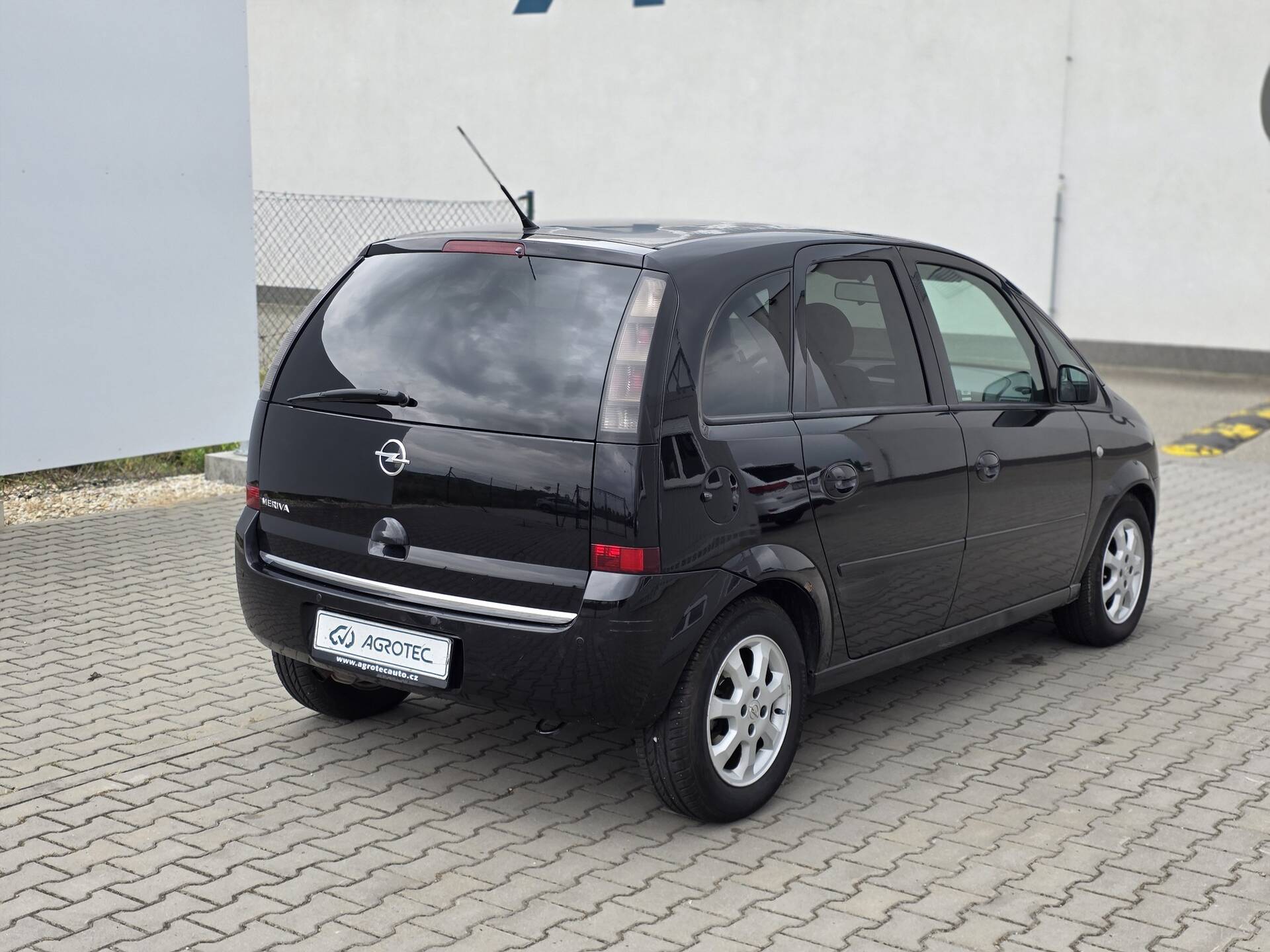 product-gallery-image