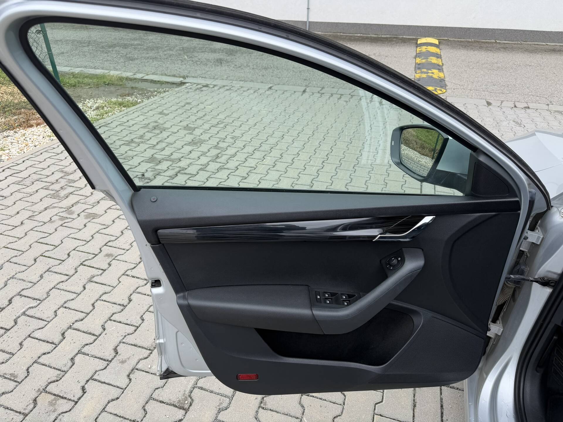 product-gallery-image