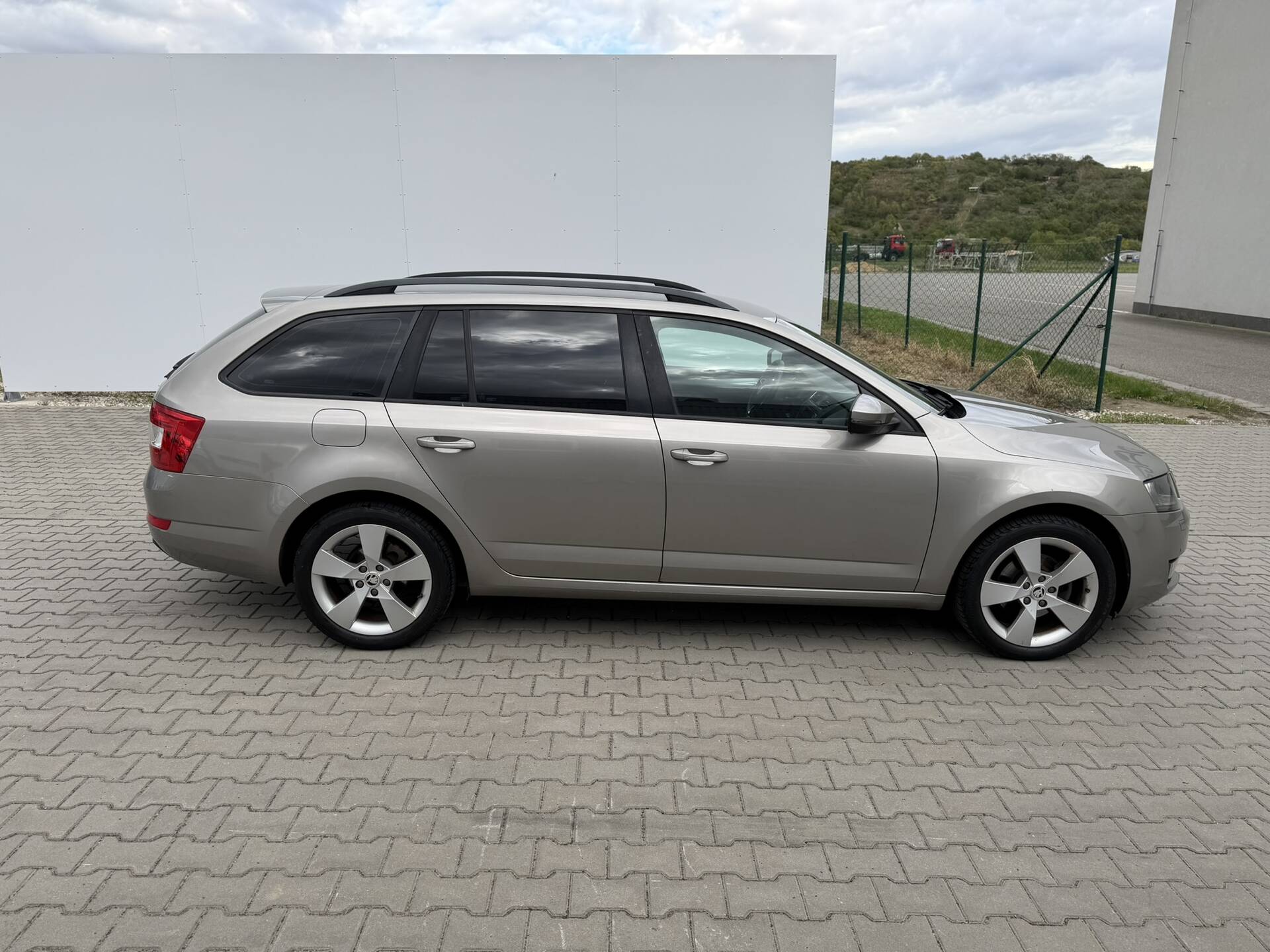 product-gallery-image