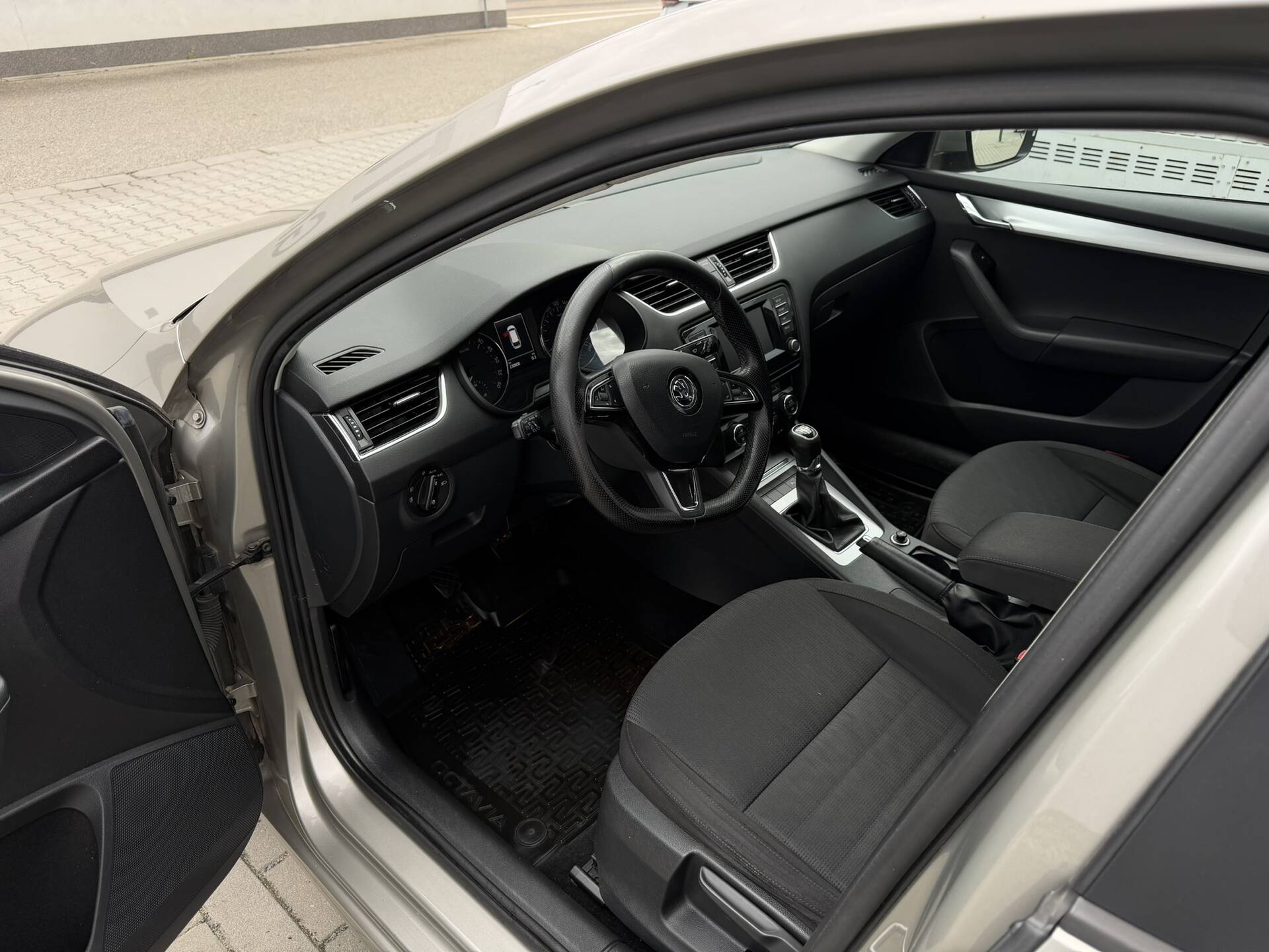 product-gallery-image