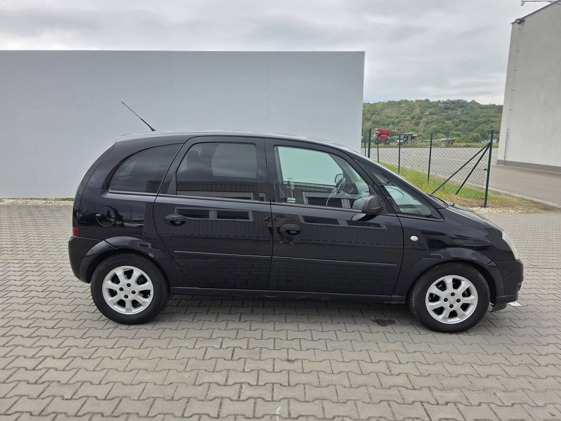 product-gallery-image