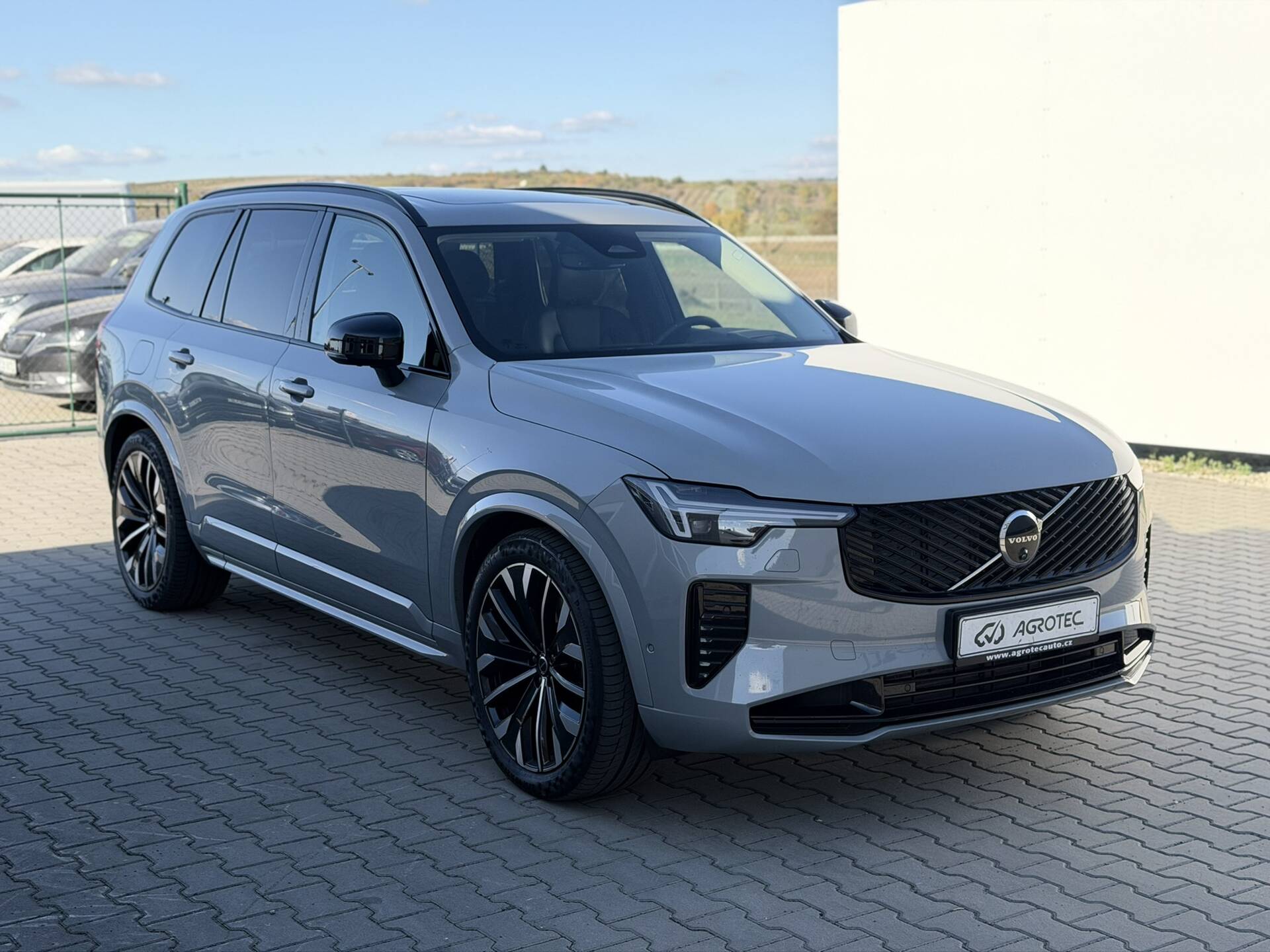 Volvo XC90 2.0 PHEV 335 kW T8 Ultra Dark