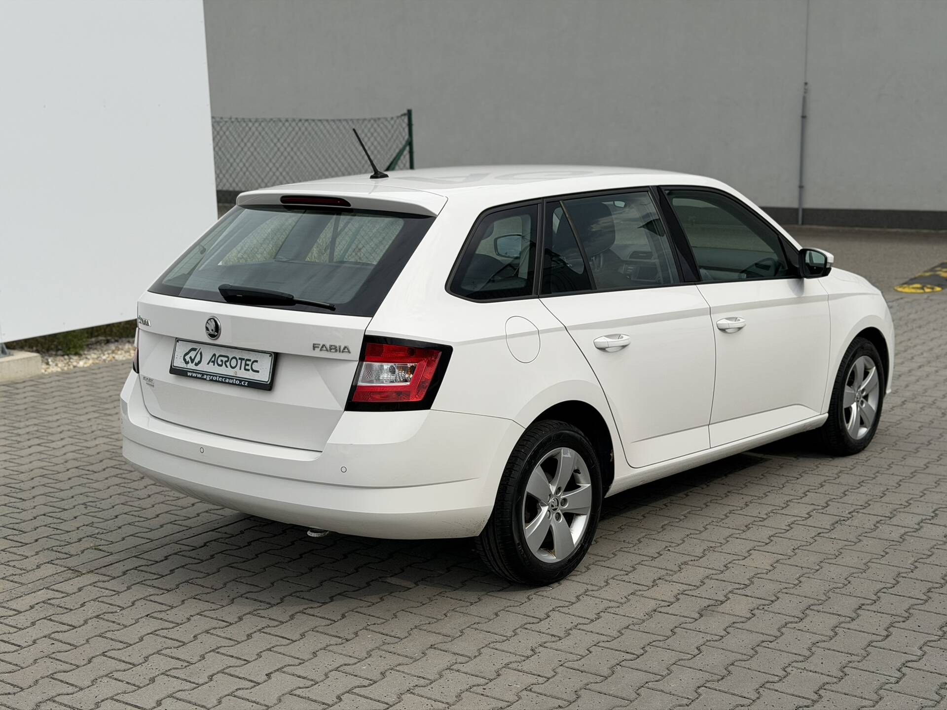 product-gallery-image